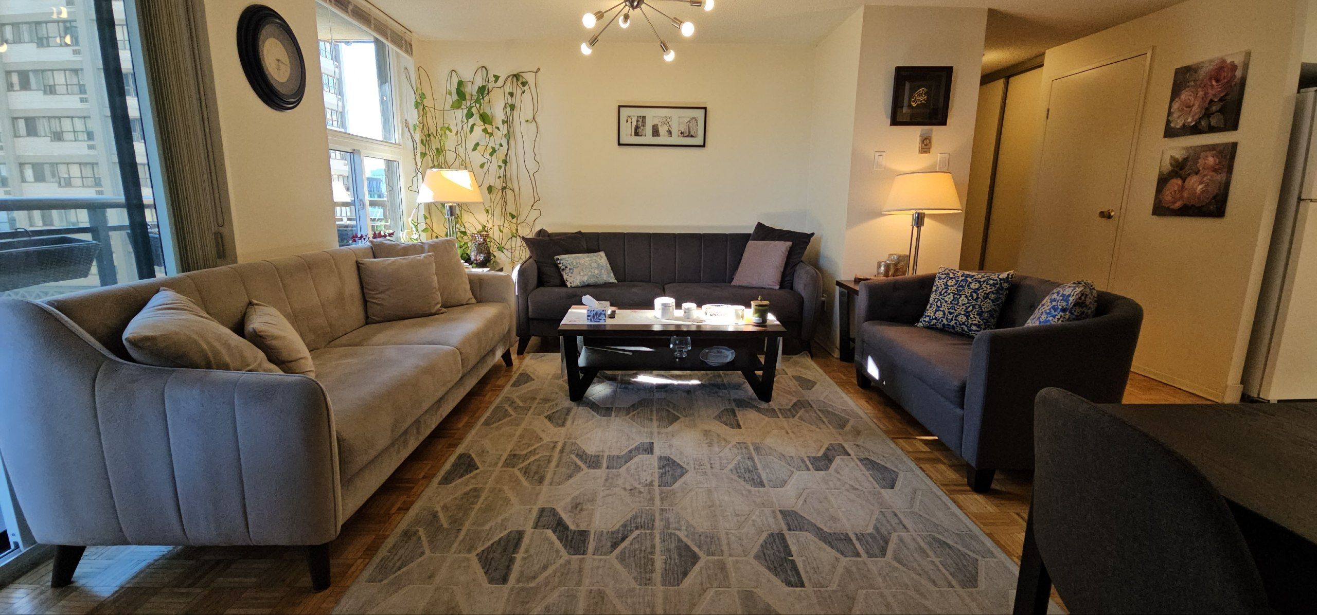 Fully Furnished 2 Bedroom Apartment in Downtown Toronto - photo 2