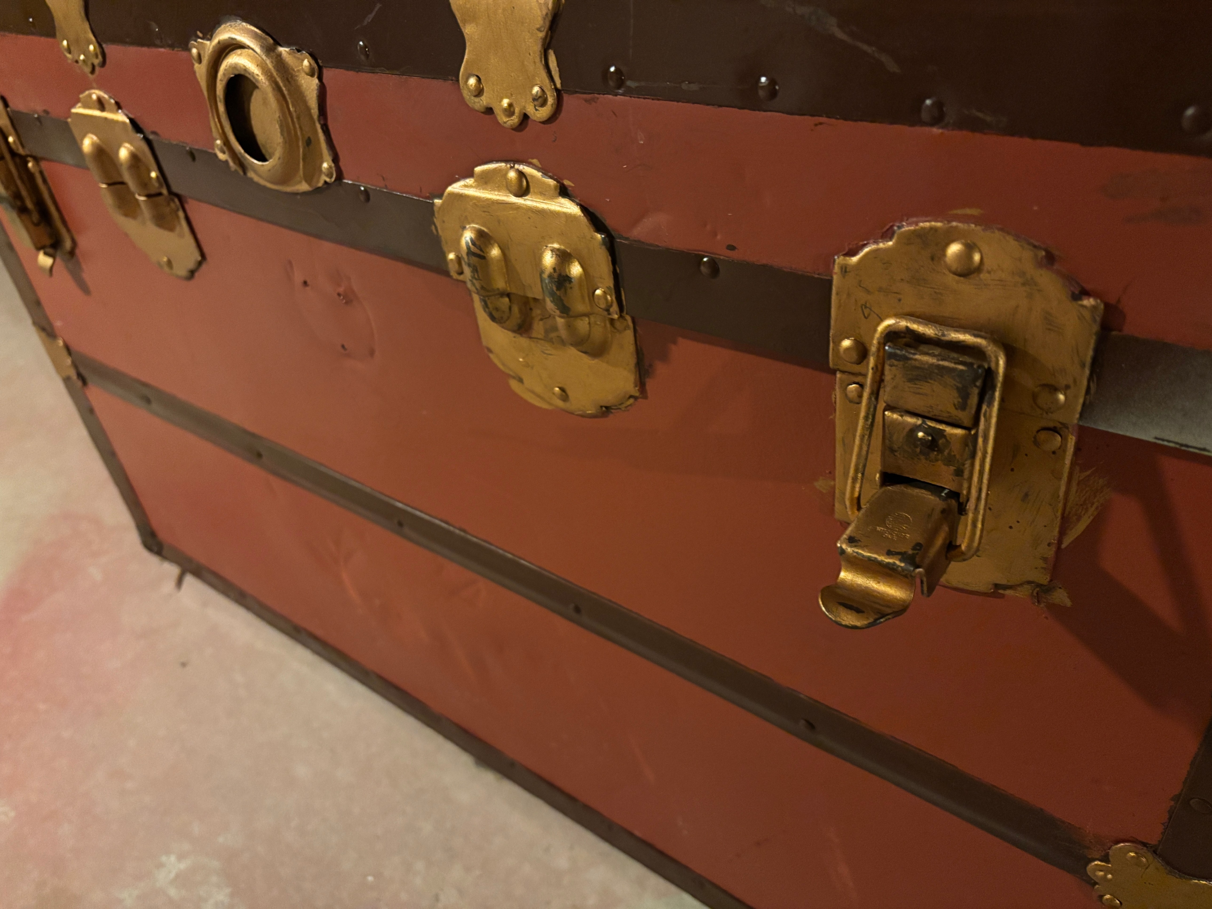Vintage antique large trunk rust colour - photo 4