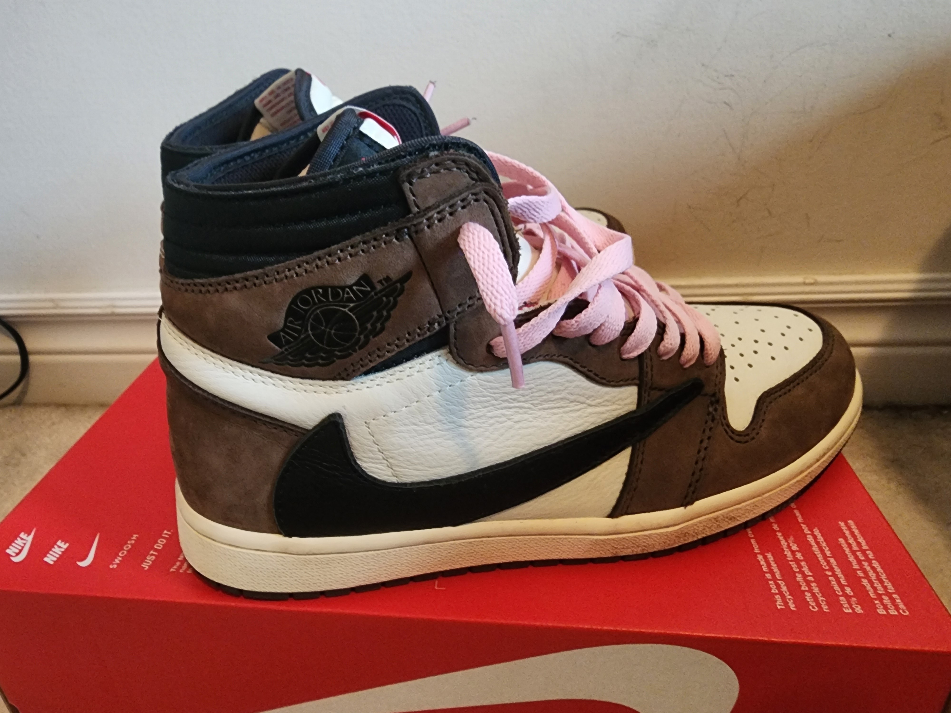 Travis Scott Jordan 1's Mocha (8.5 Mens) - photo 4