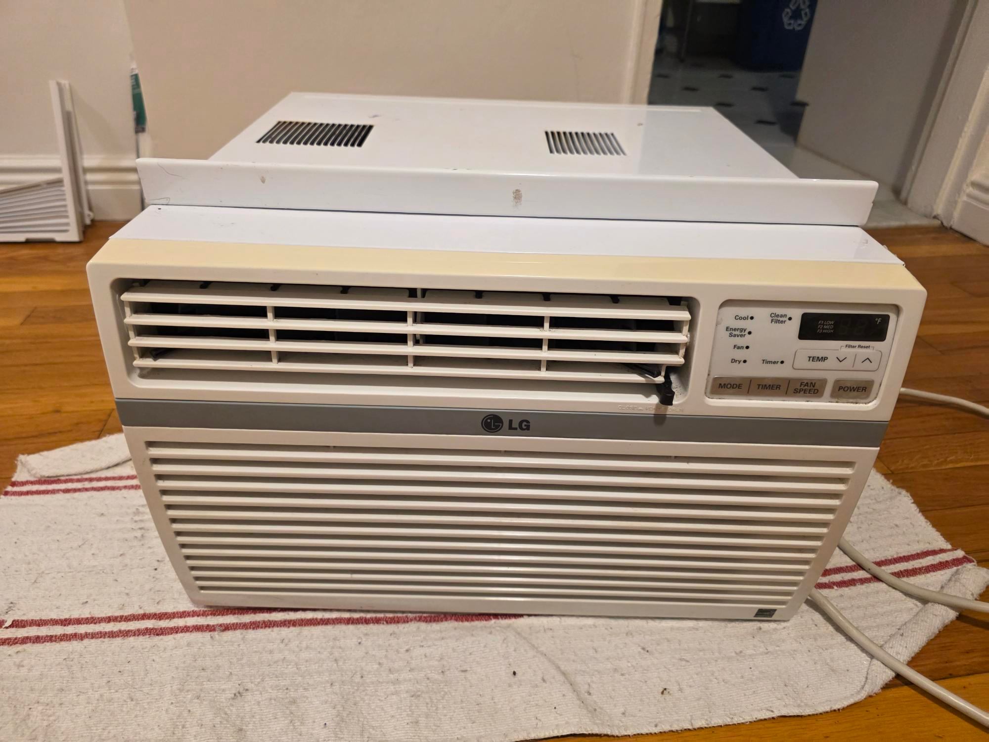 Window-Mounted AIR CONDITIONER - LG LW8014ER