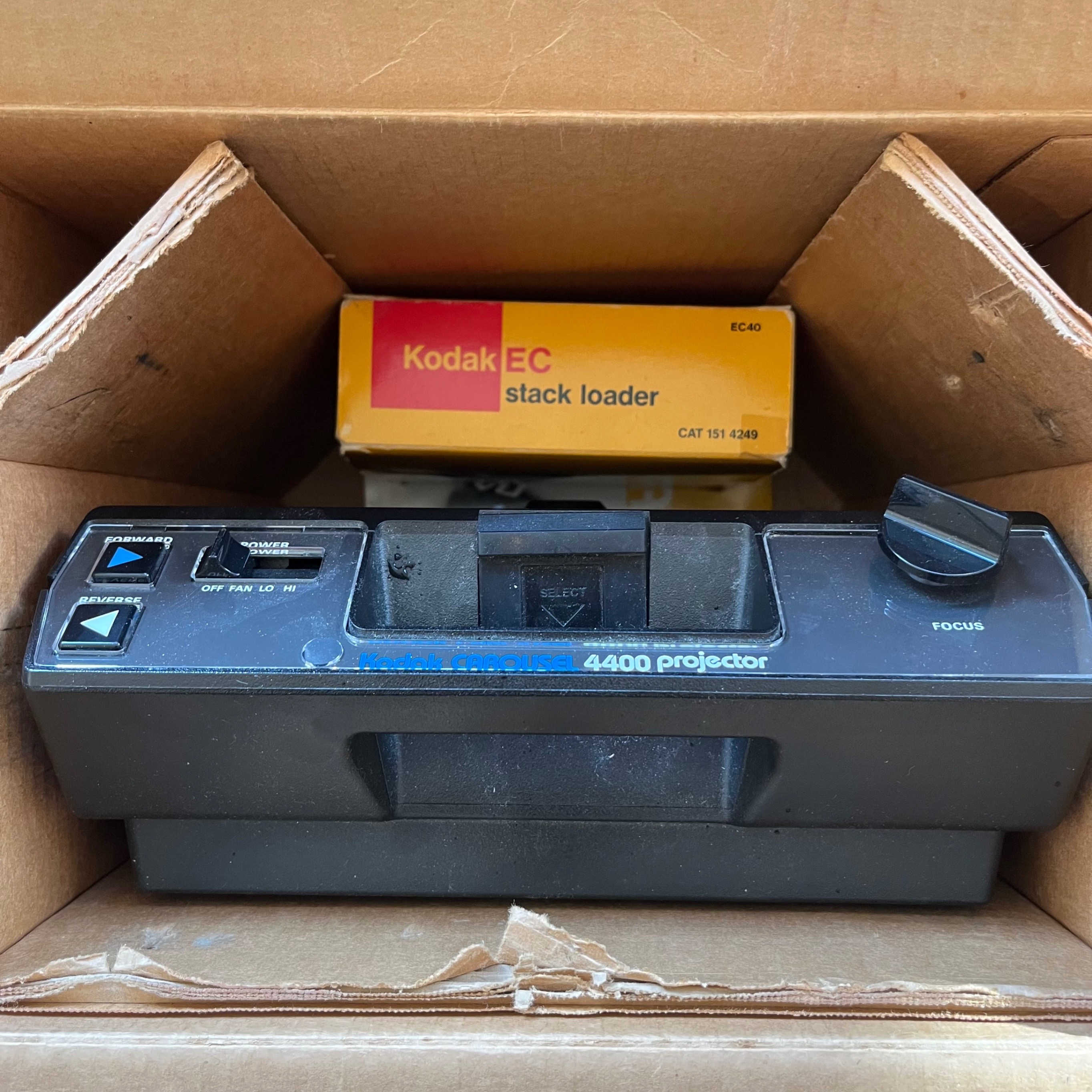 Kodak Carousel 4400 Slide Projector Bundle - photo 3