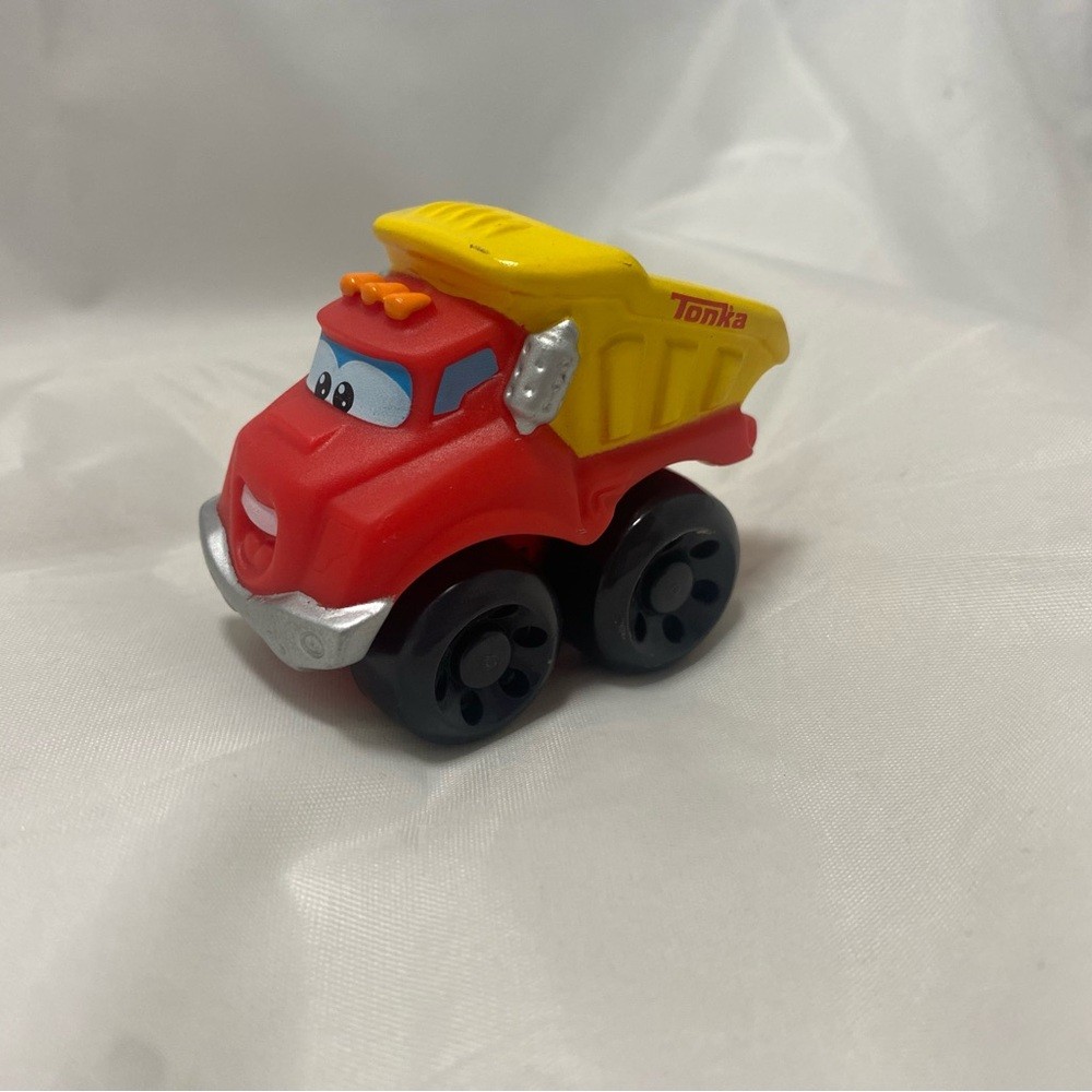 Hasbro Lil Chuck and Friends Chuck the Dump Truck Construction 2