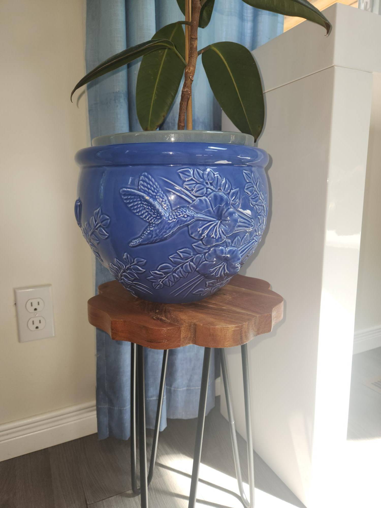 Blue Hummingbird & Florals Embossed Ceramic Pot / Planter - photo 4