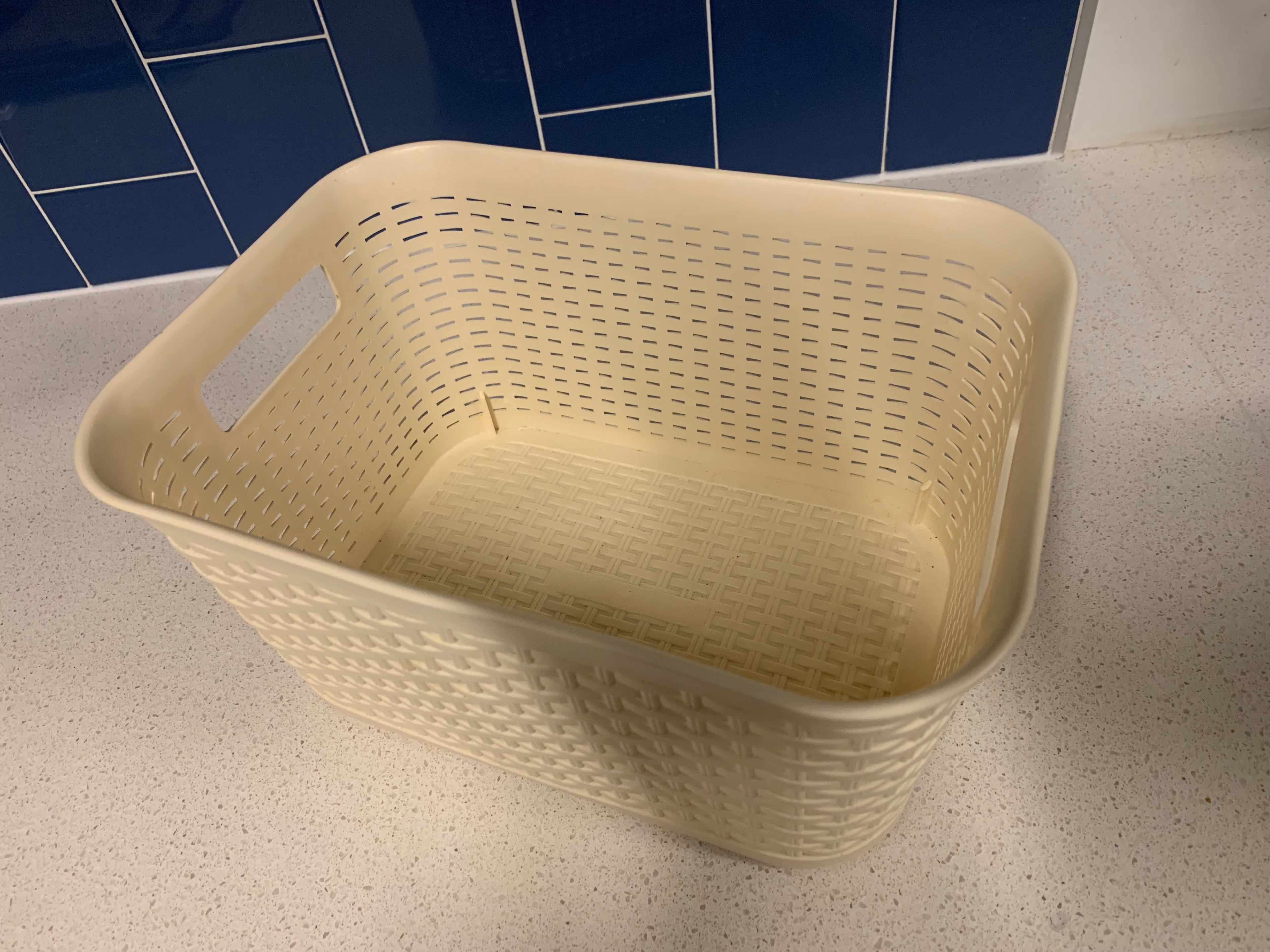 🧺 Cream Plastic Wicker-Style Storage Basket