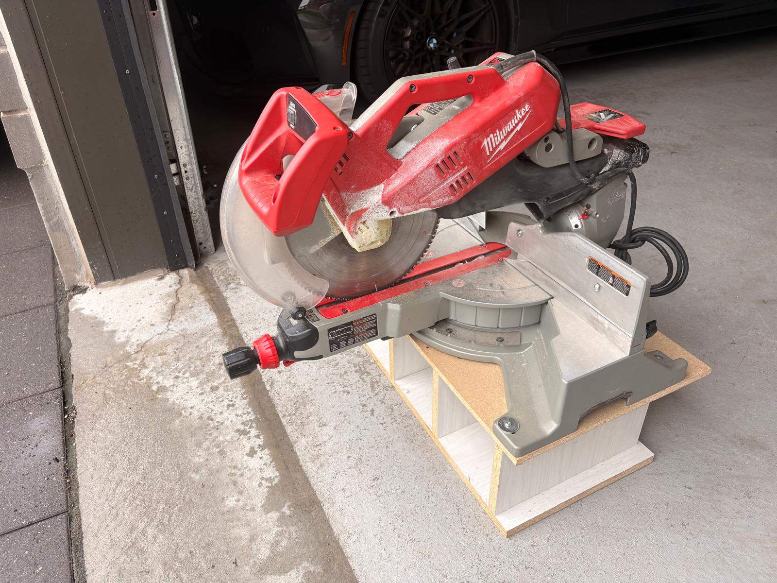 Milwaukee 12" Sliding Compound Miter Saw - photo 4