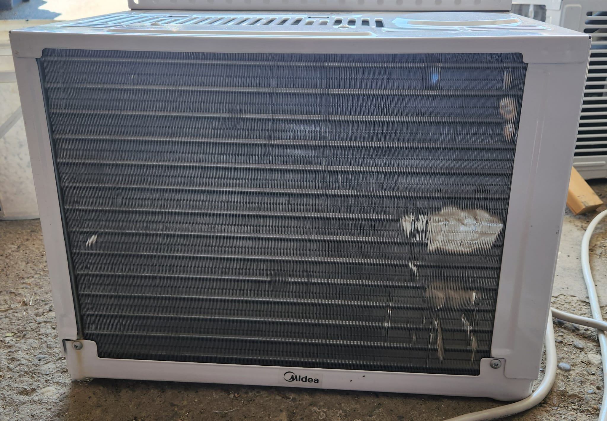 Midea 5000 BTU Window Air Conditioner – Works Perfectly - photo 2