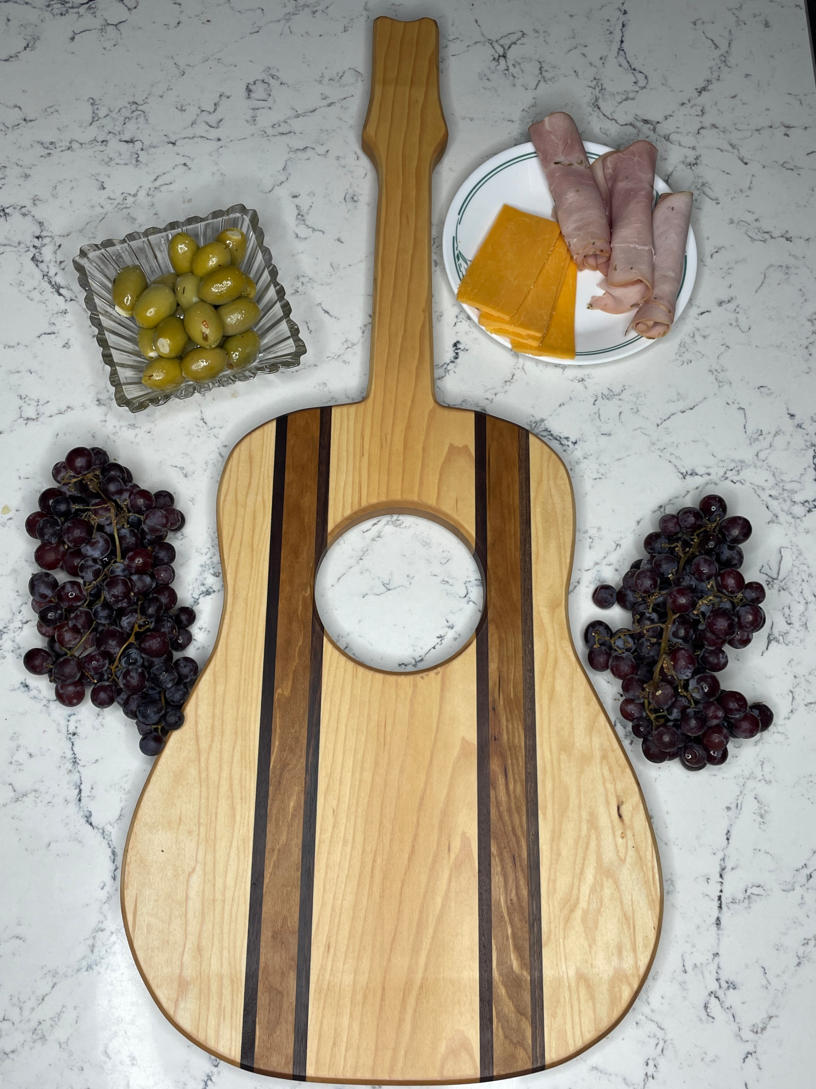 “Guitar’”-erie Board – Acoustic Guitar w/ Dipping Bowl