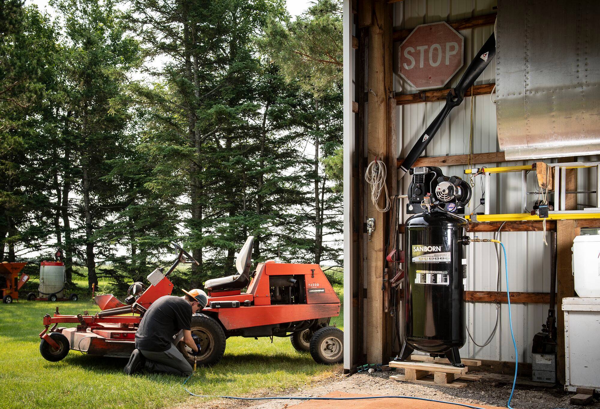 60 Gallon Oil-Lubricated Belt-Drive Air Compressor - photo 5