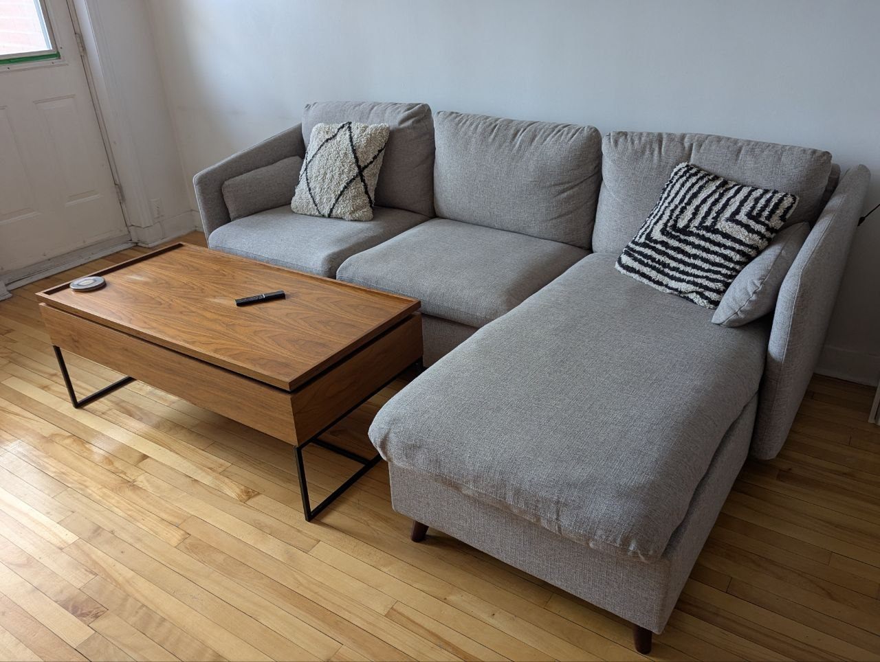 STRUCTUBE Wooden lift-top coffee table