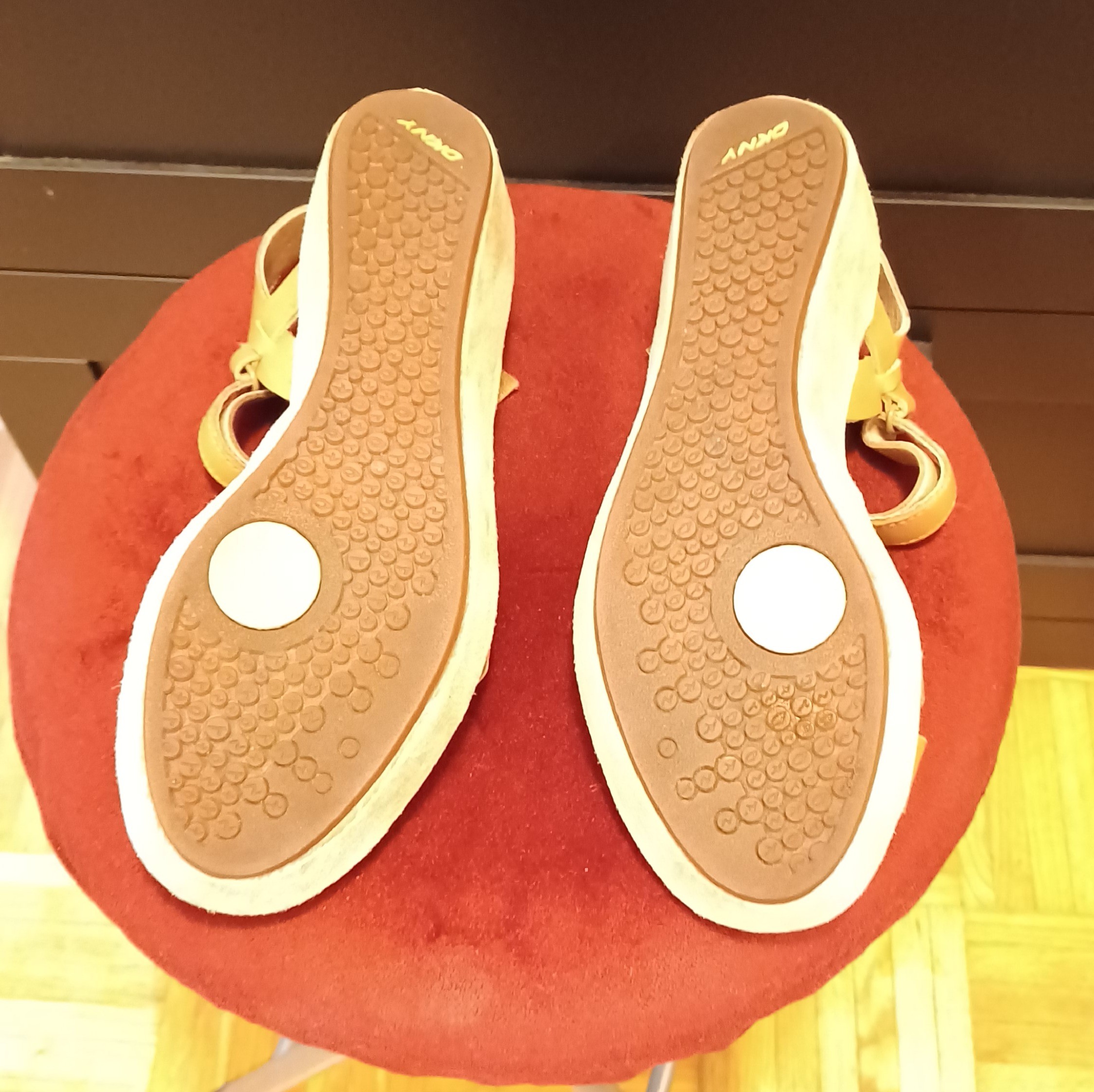 Vintage DKNY Tan Wedge Suede Sandals - photo 5