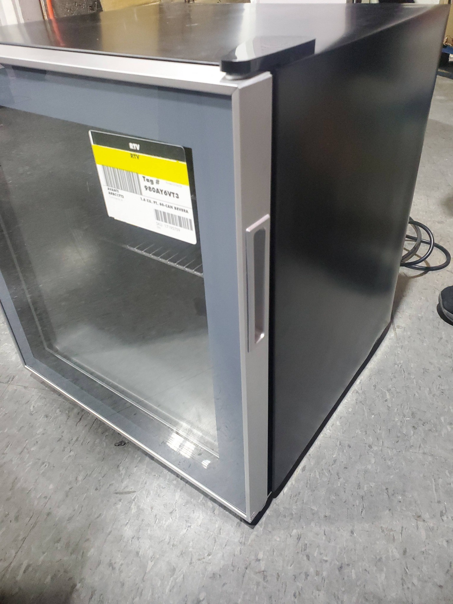 Avanti 60‐Can Beverage Center – Black - photo 3
