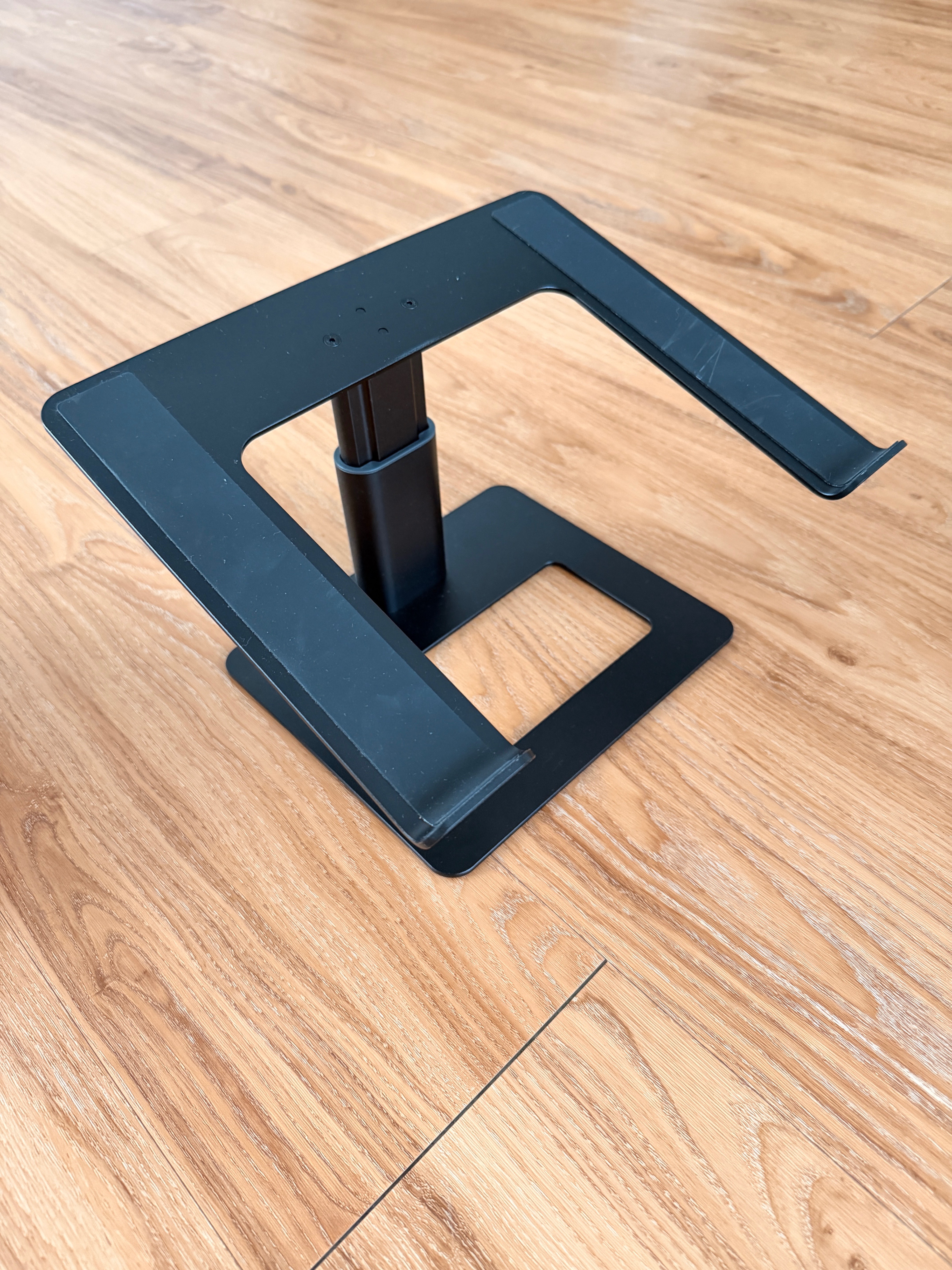 Adjustable metal laptop stand - photo 2