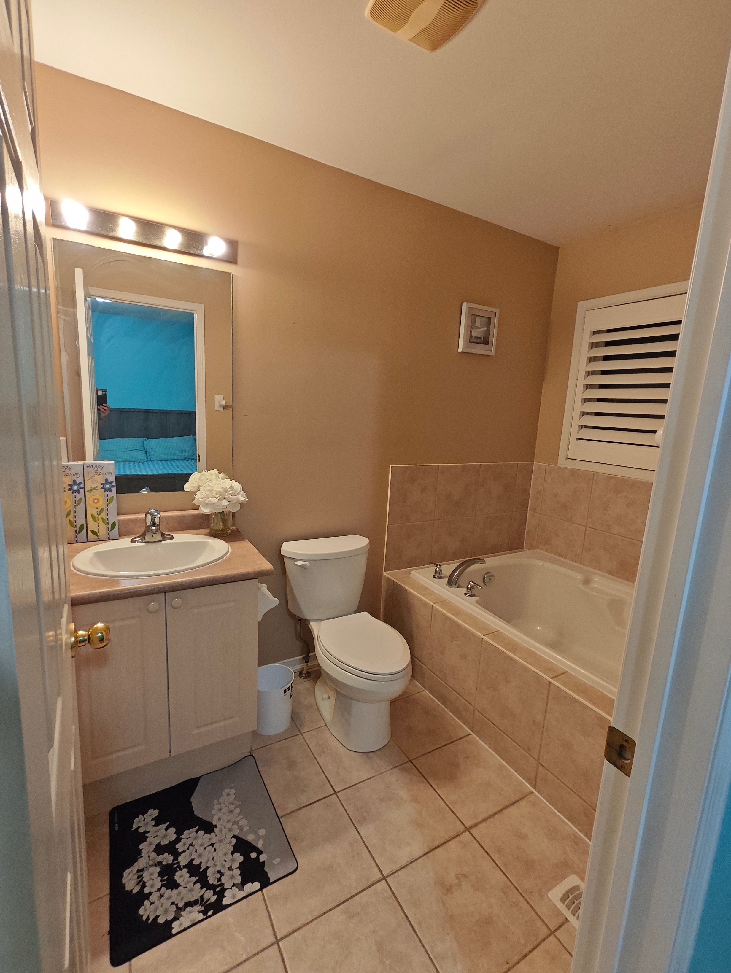 【female only】York Uni. 1 room with private washroom - photo 2