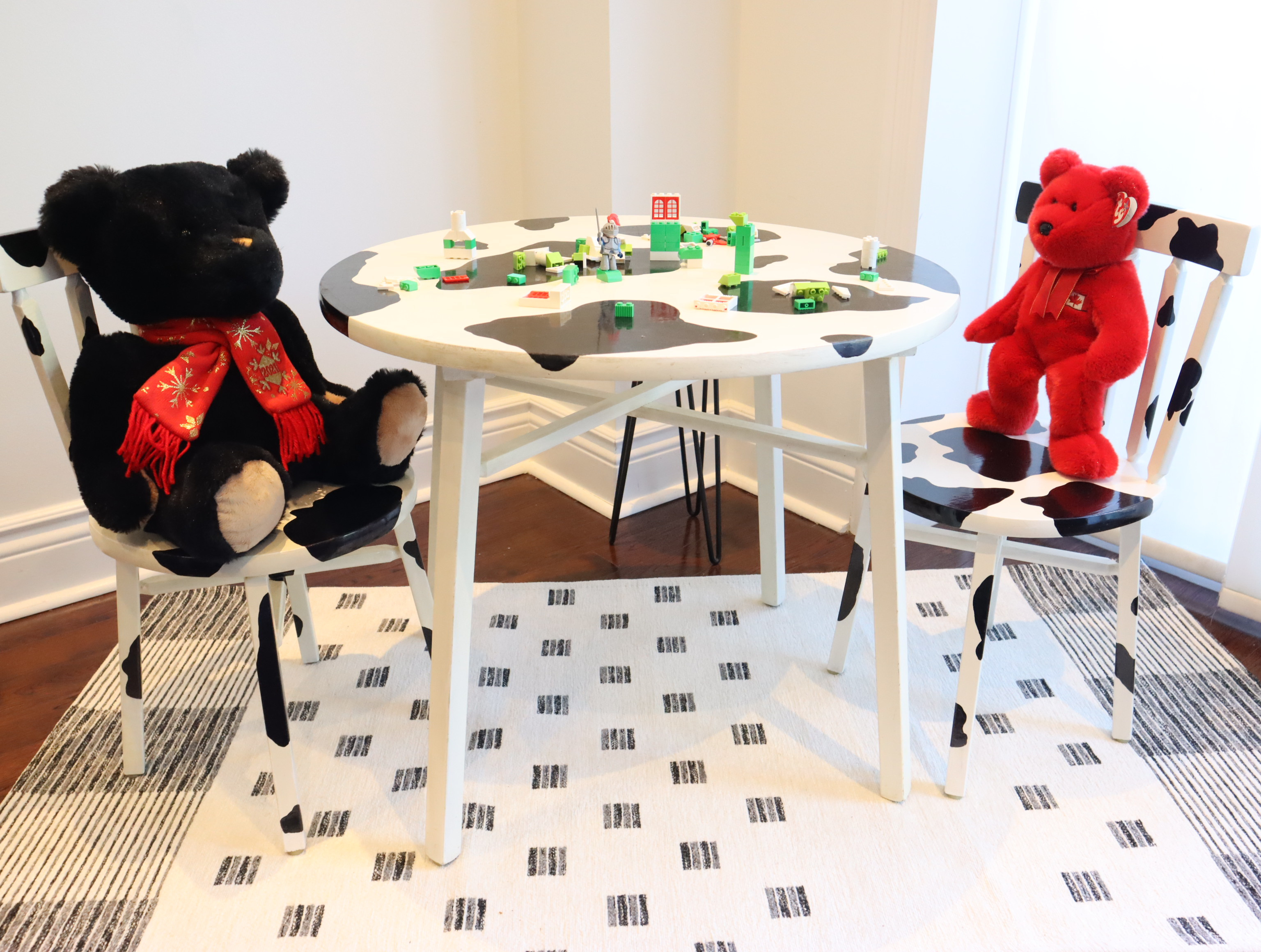 Children's Cow Pattern Circular Table and Chairs - photo 4