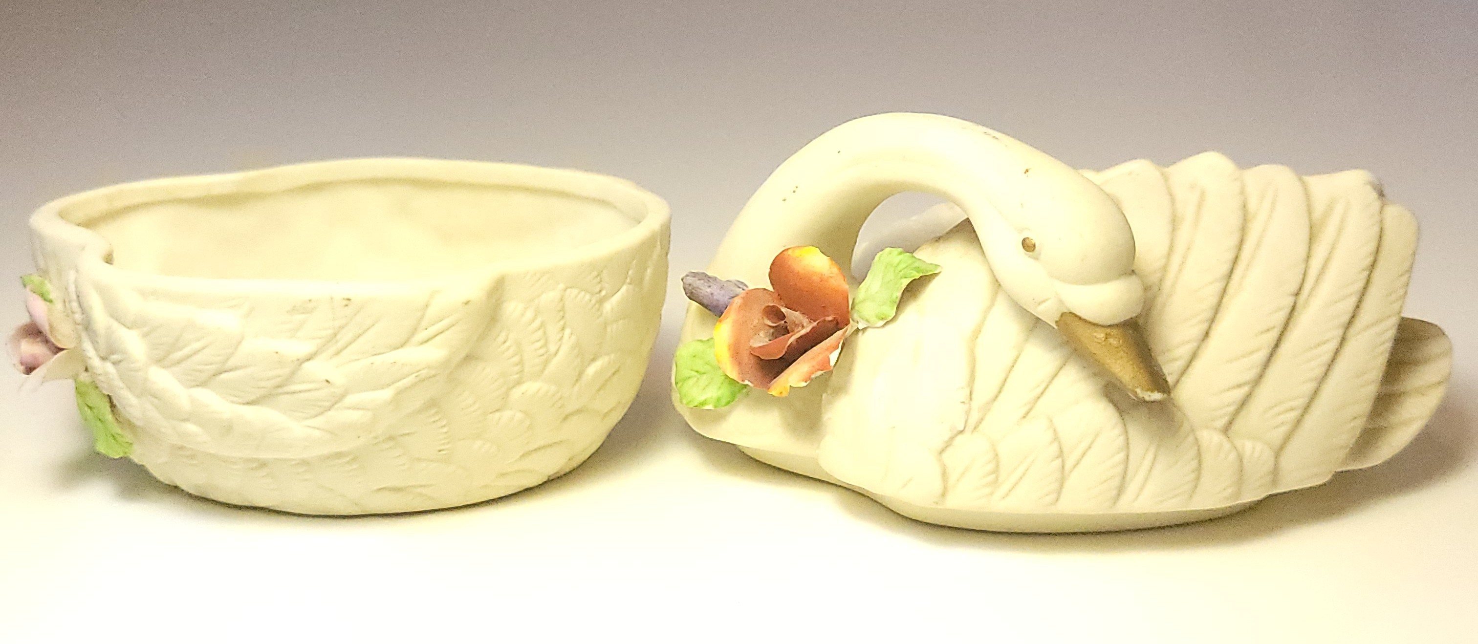 Giftcraft 1980s Porcelain Swan Trinket Box Taiwan - photo 5