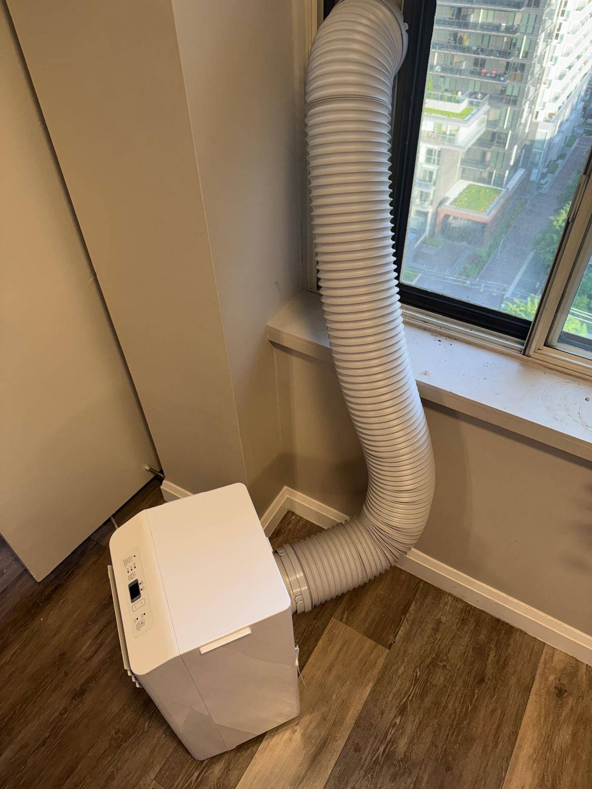 Hisense Portable AC AP0525CR1RW – 8,000 BTU  – Used One Summer - photo 2