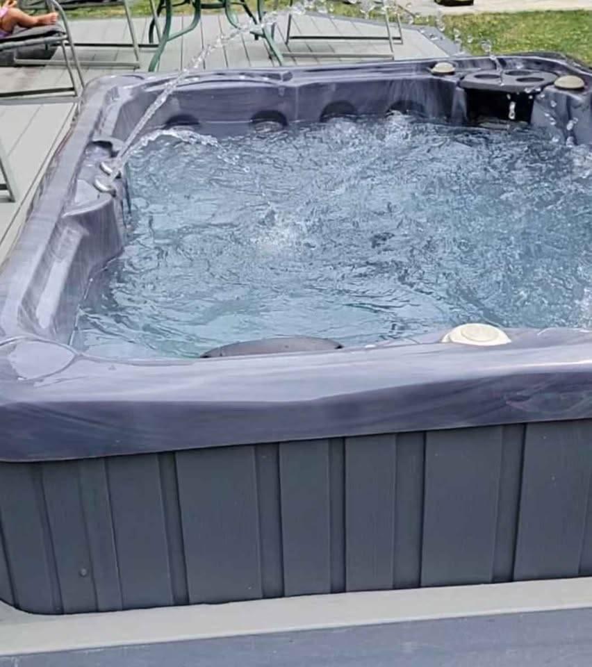 Hottub (Hydropool Gold 4000)