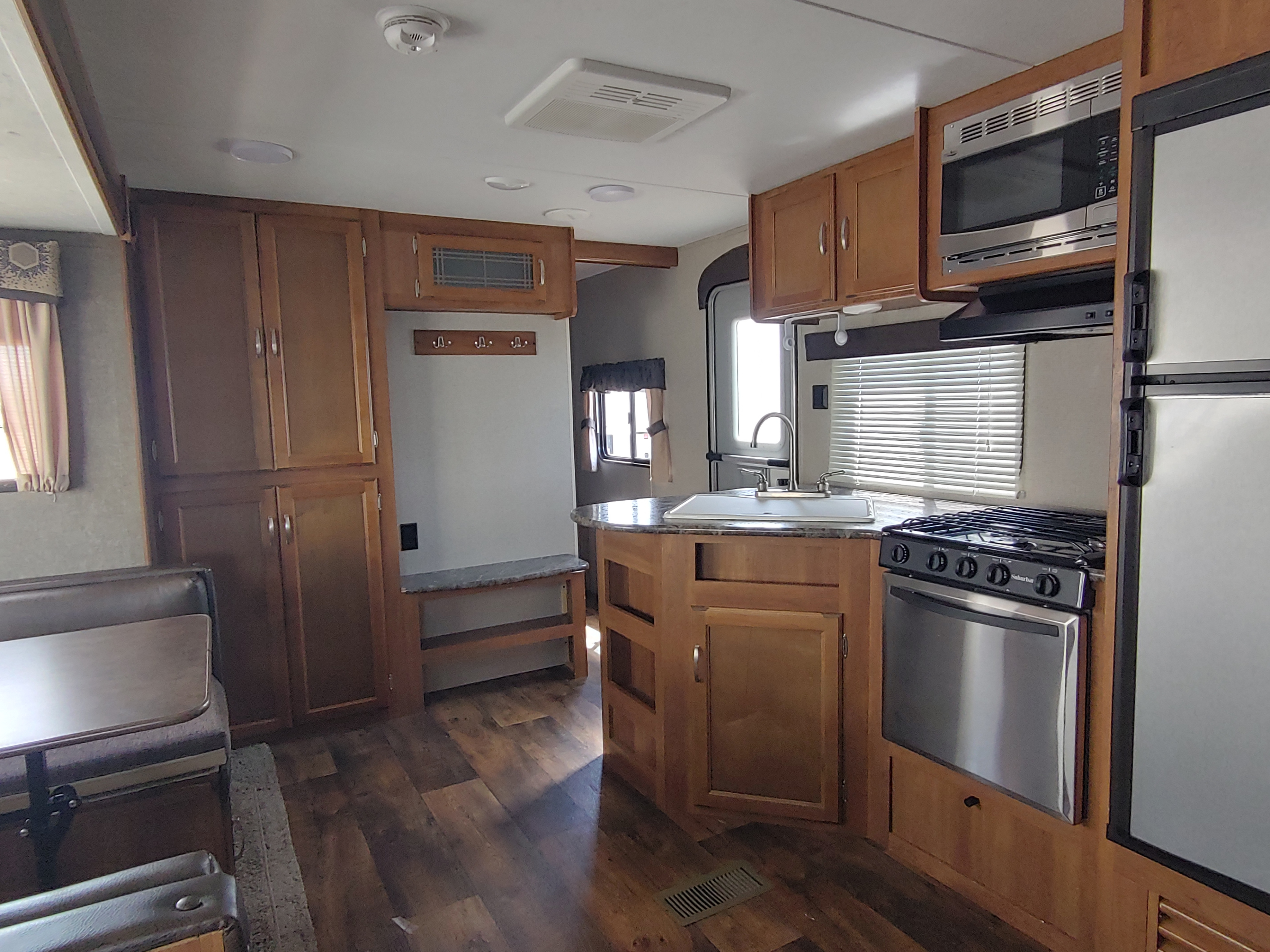 2018 Springdale 270BH - Travel Trailer - Bunks - photo 4