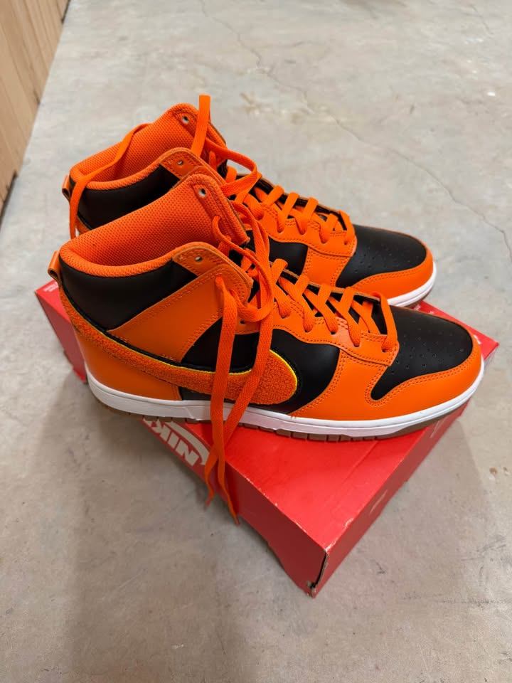 New Size 9.5 US Nike Dunk Hi Retro University Orange Black