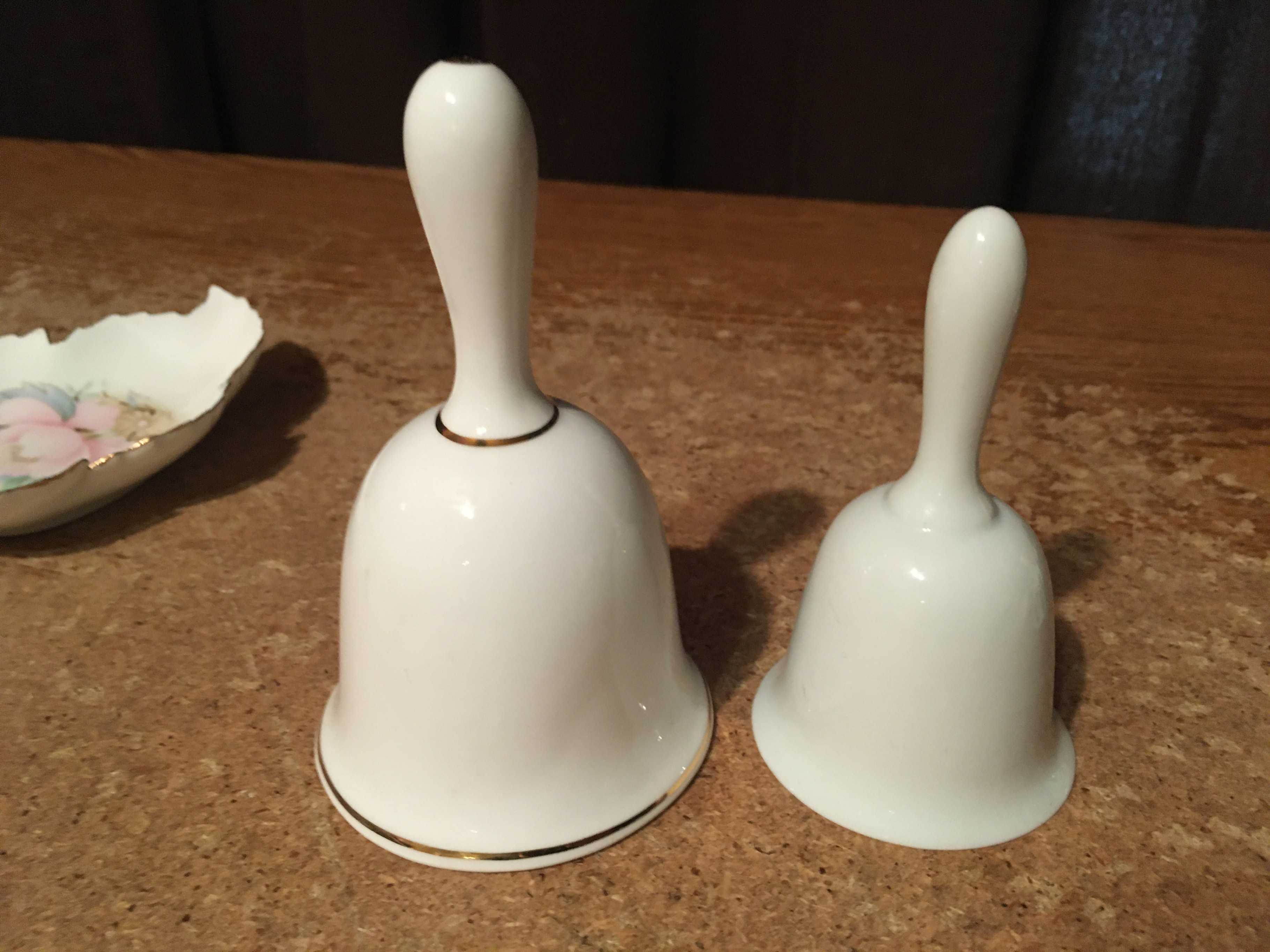 LOT OF 4 ENESCO BELLS VALENTINE'S DAY ST. PATRICKS DAY HALLOWEEN - photo 5