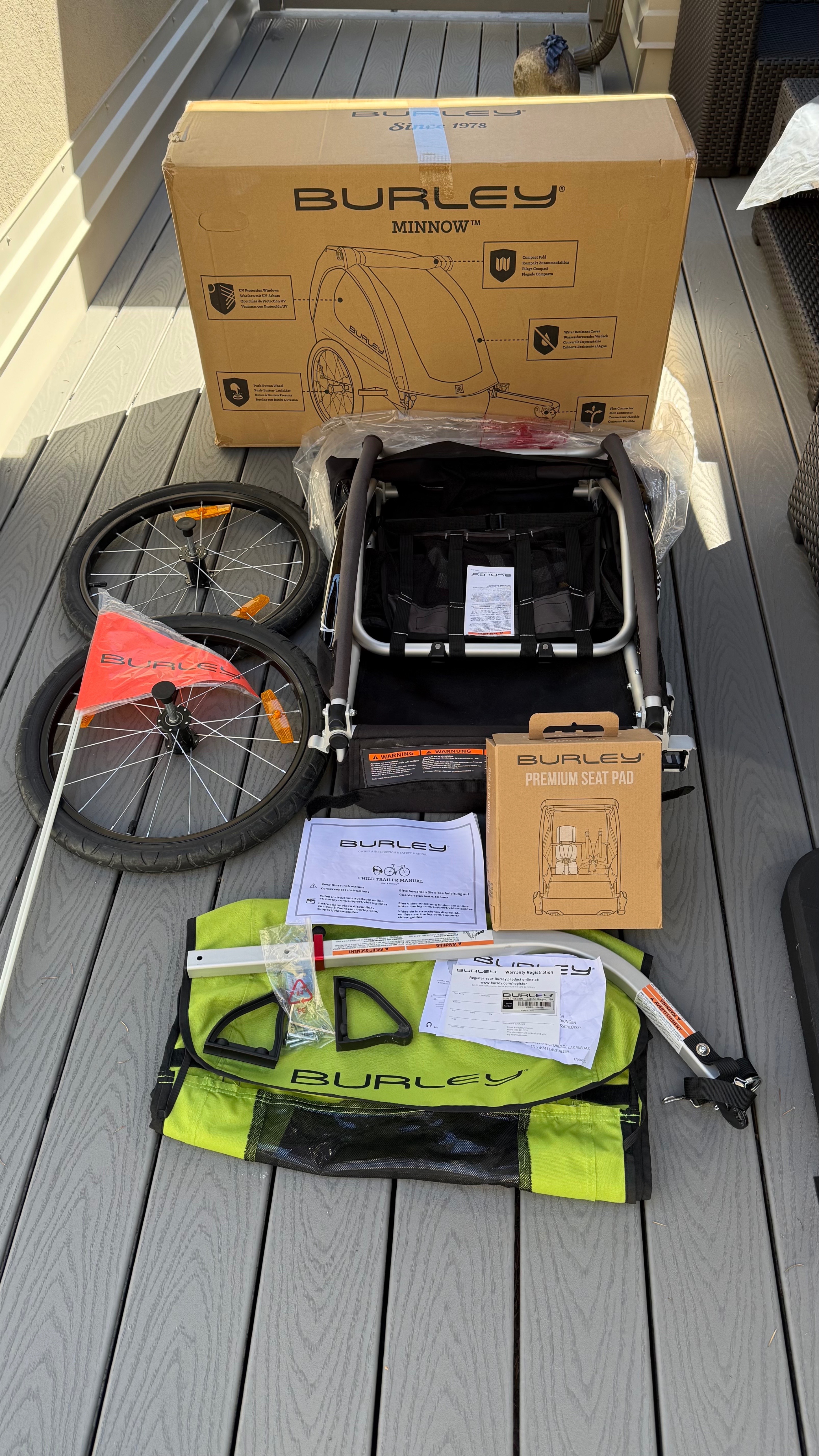 Like New - Burley Minnow Kid Bike Trailer - photo 5