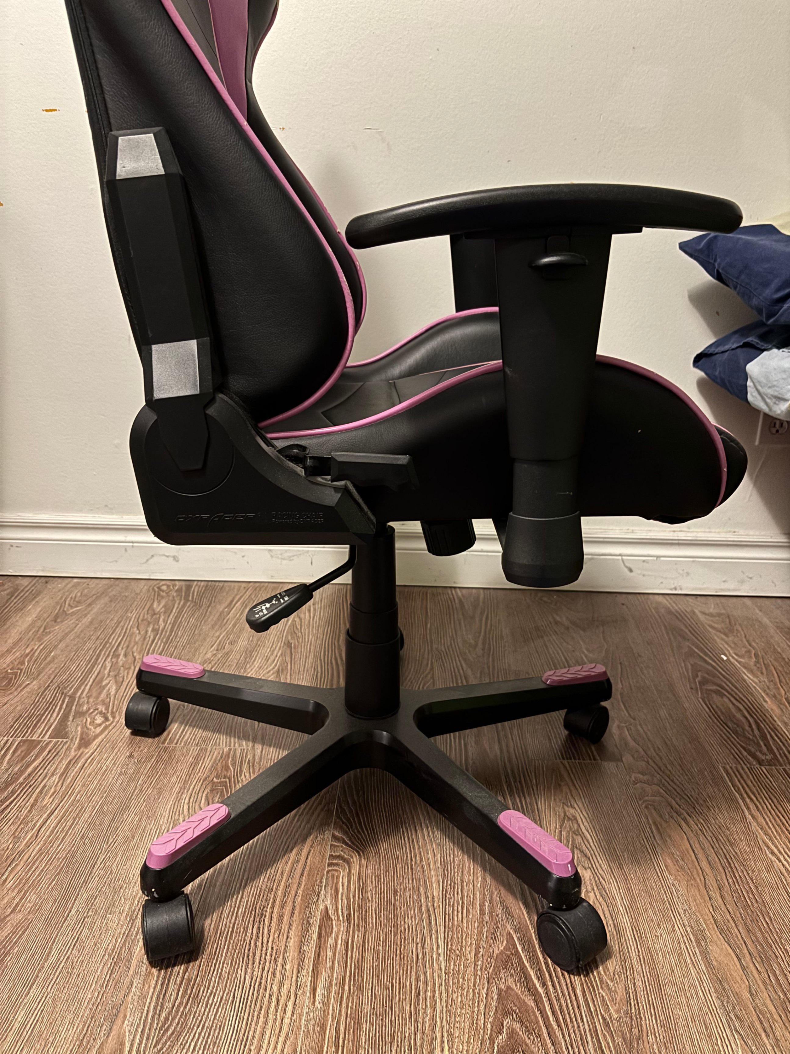 DXRacer Gaming Chair - Black and Pink - photo 3