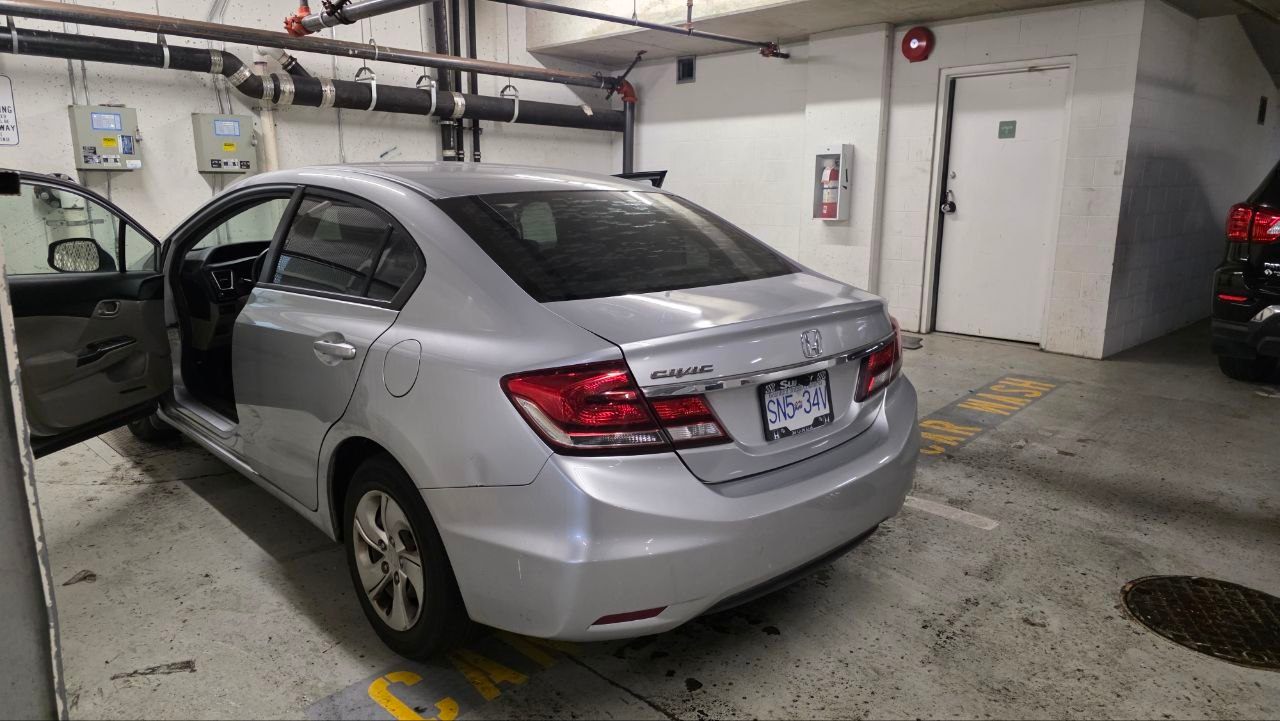 2013 Honda civic lx (Clean title, 2nd owner, 151K km) - photo 2