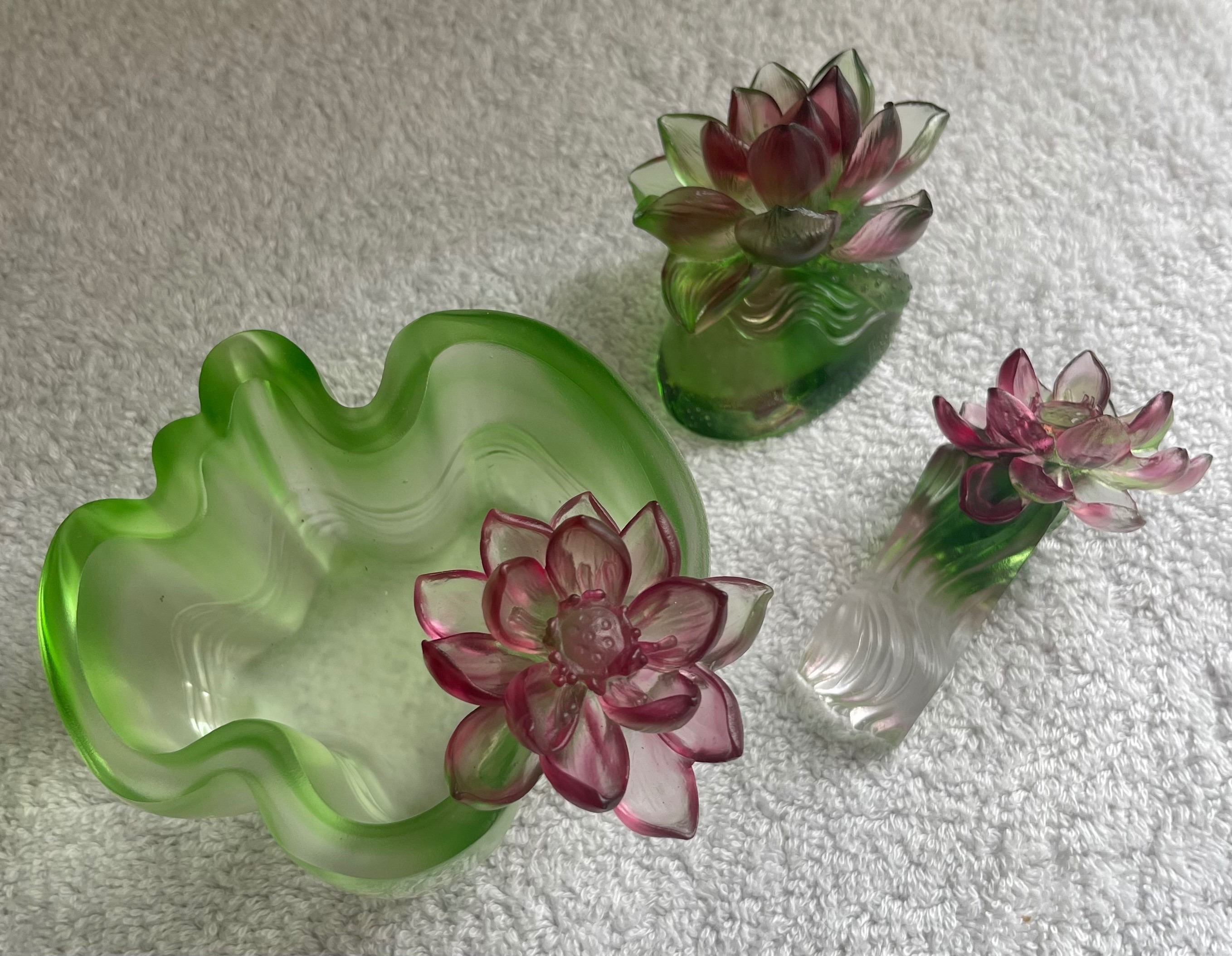 New in Box Tsian Yu "Liuli" Crystal Art Glass Lotus Set - photo 4