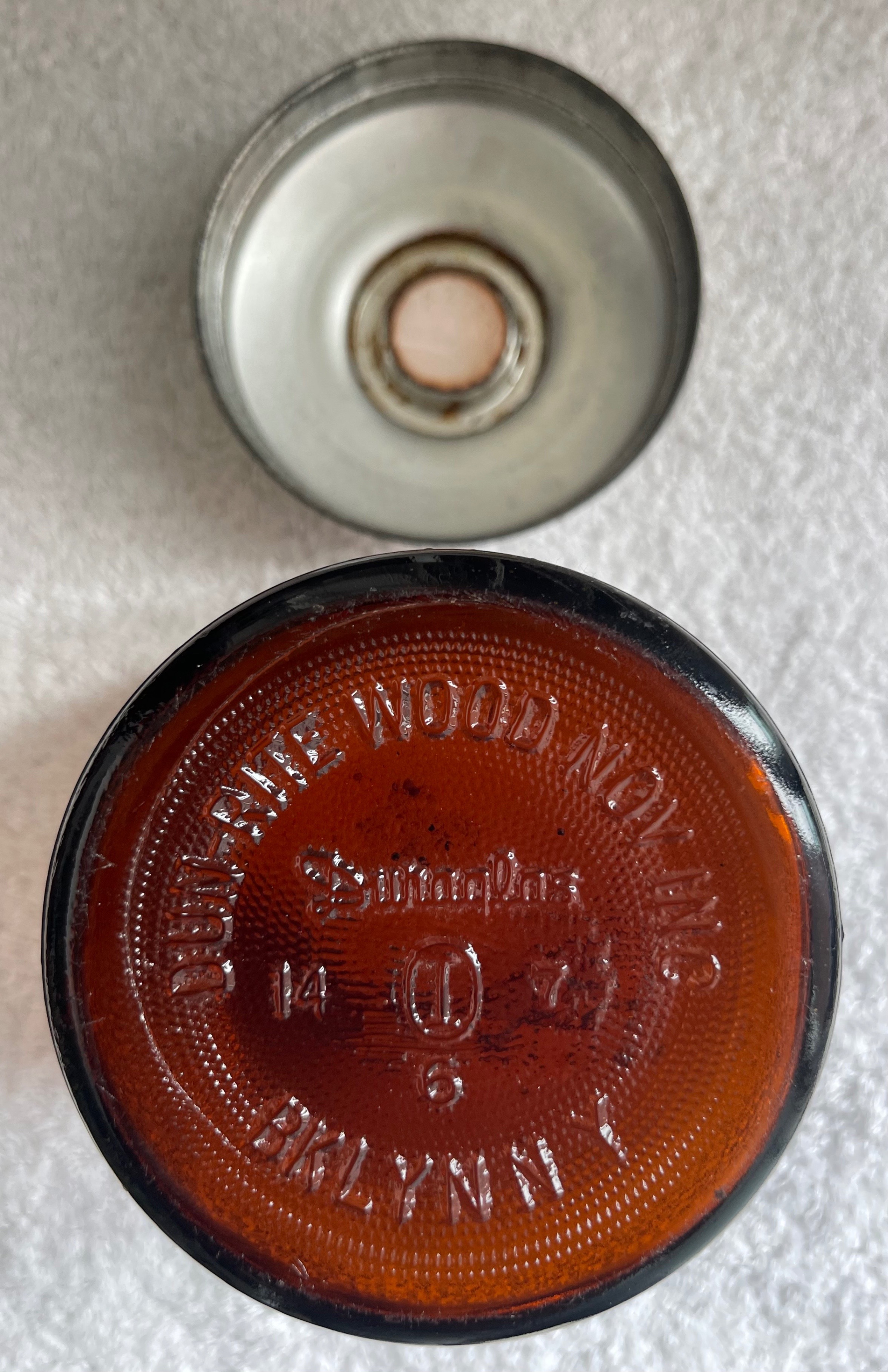 1947 Vintage Dun-Rite Amber Glass Tobacco Humidor with Tin Lid - photo 4