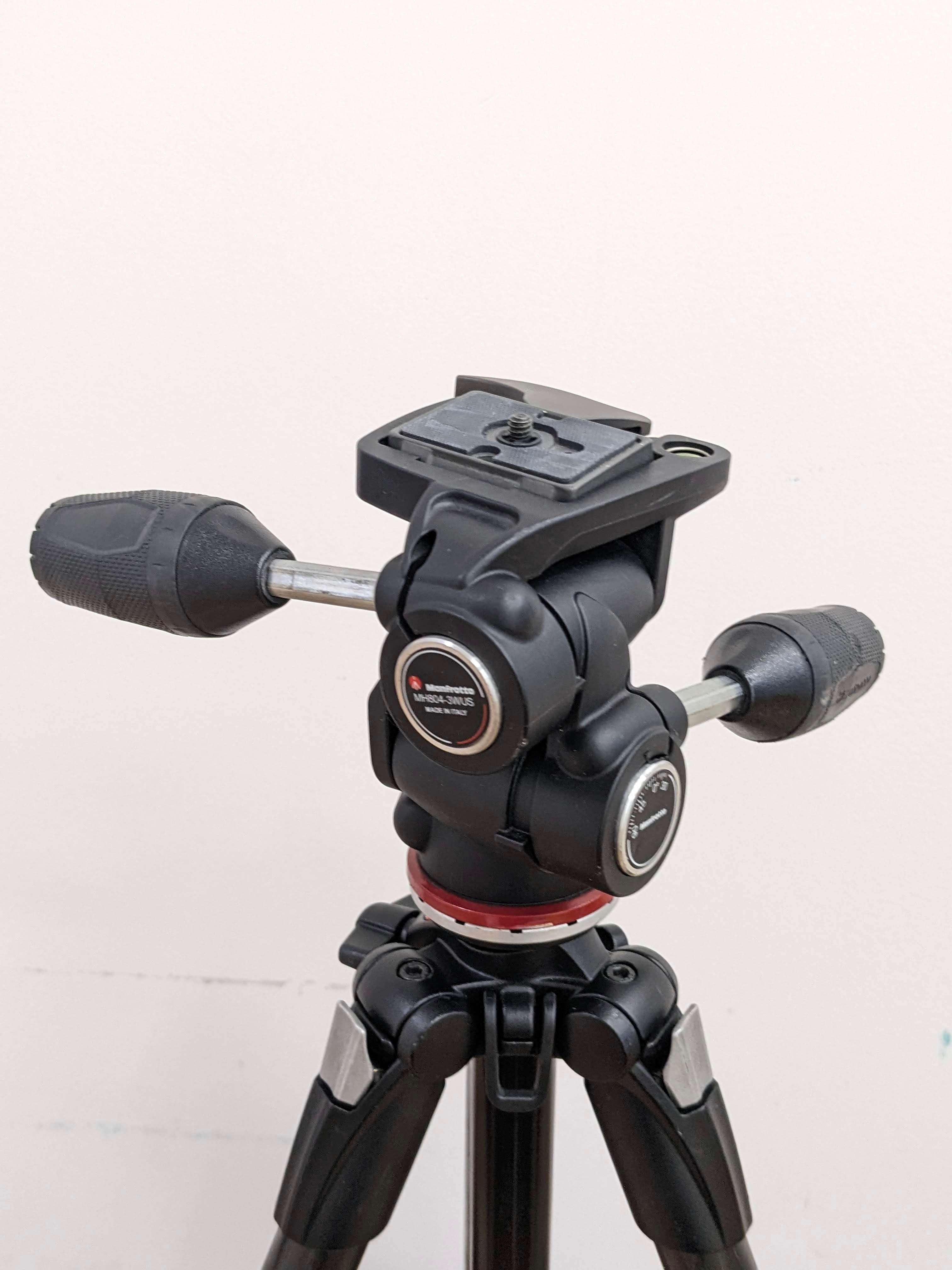 Manfrotto 290 Xtra Carbon Fiber Tripod + MH804 Head - photo 2