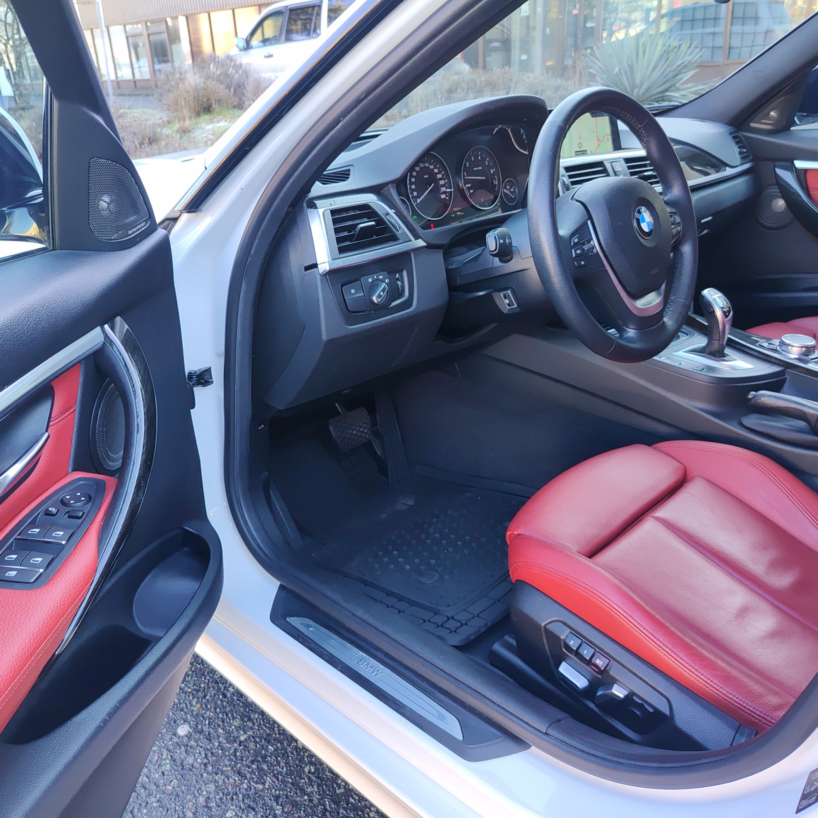 2017 BMW 330i XDrive Sedan Automatic Local BC Car 136,000 KM - photo 4