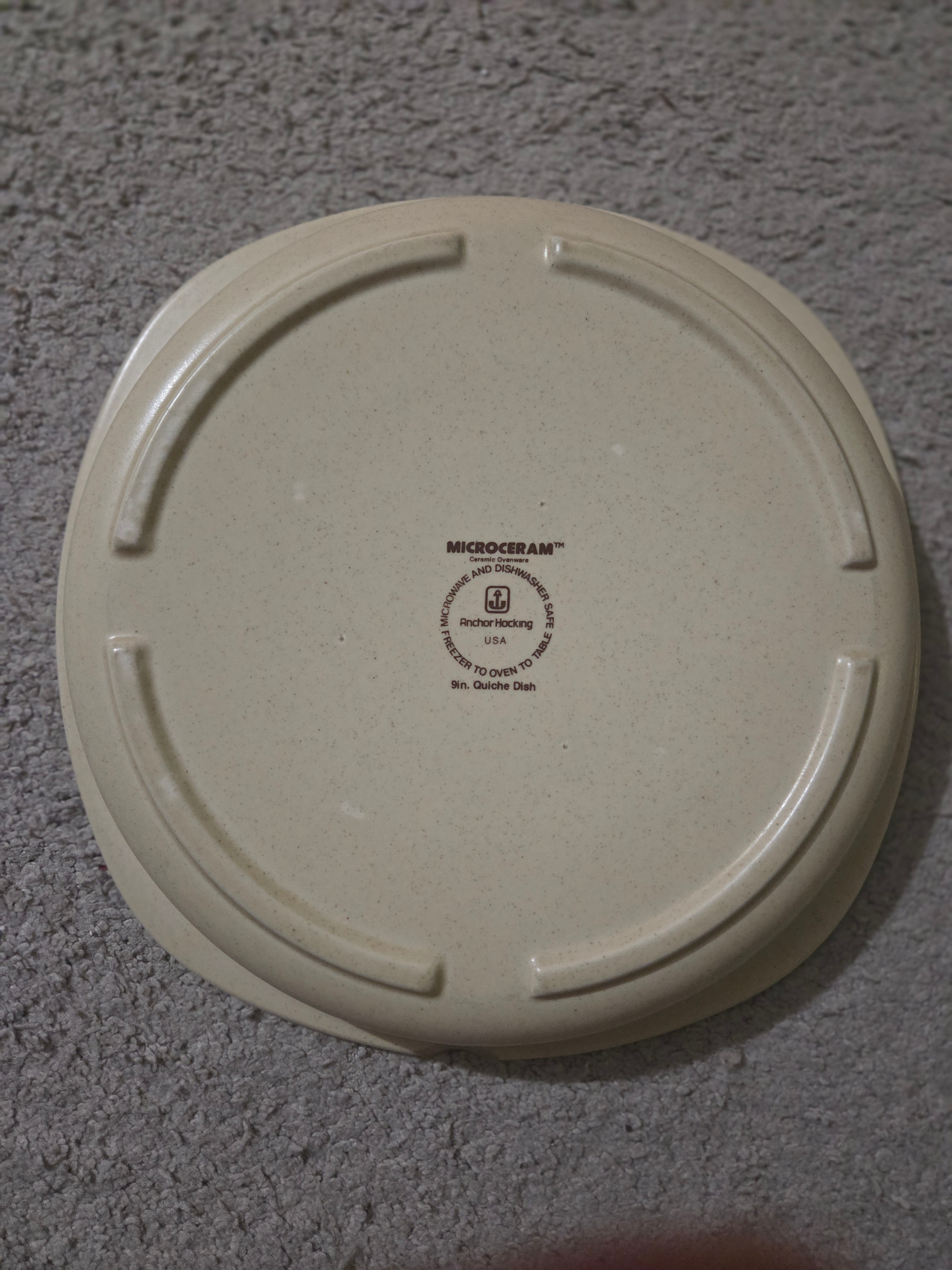 Vintage Anchor Hocking 9" Quiche/Baking Dish (Has Rim Chip) - photo 2
