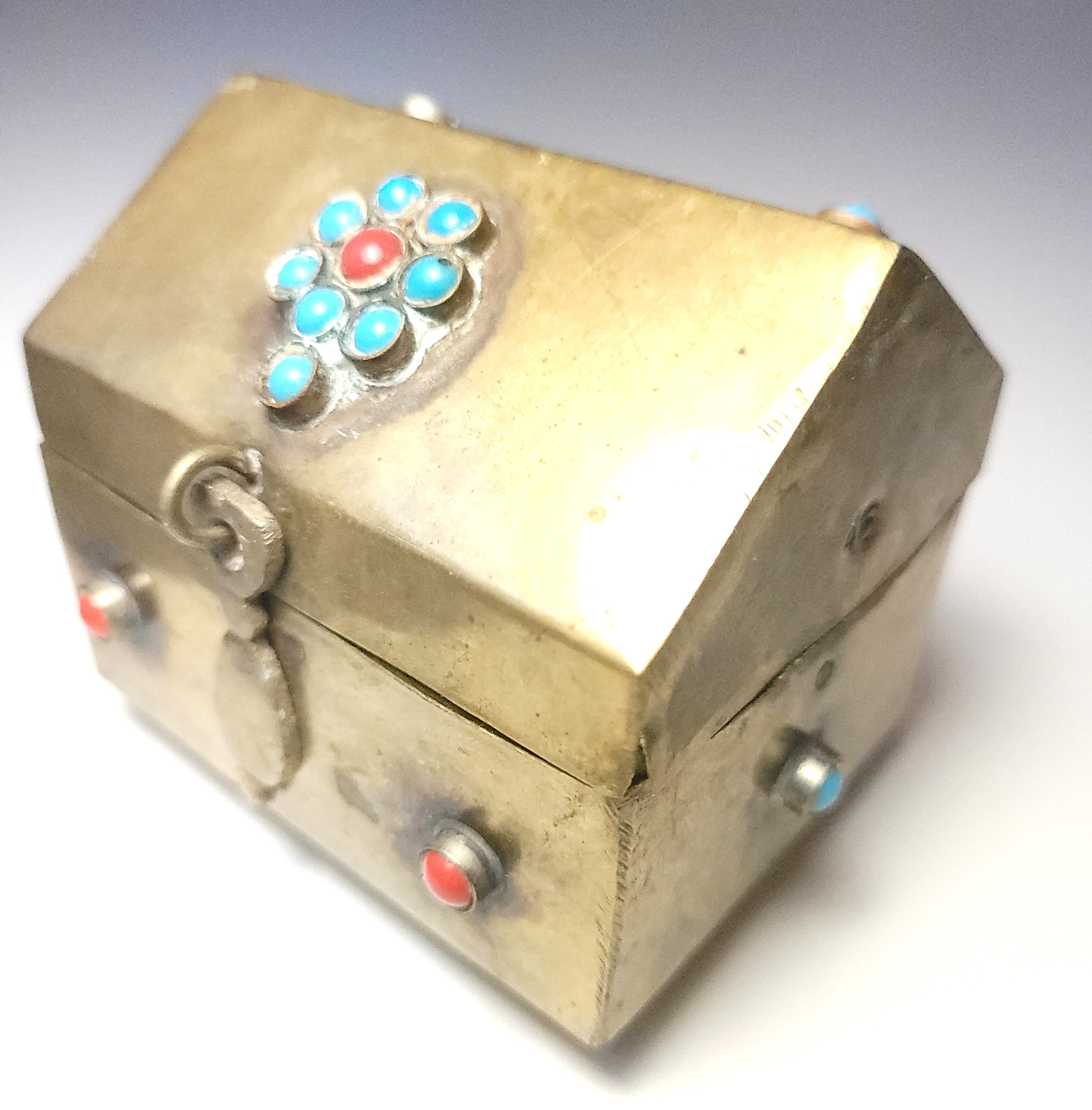 1950 Tibetan Brass Trinket Box Turquoise Coral Cabochons Small - photo 4
