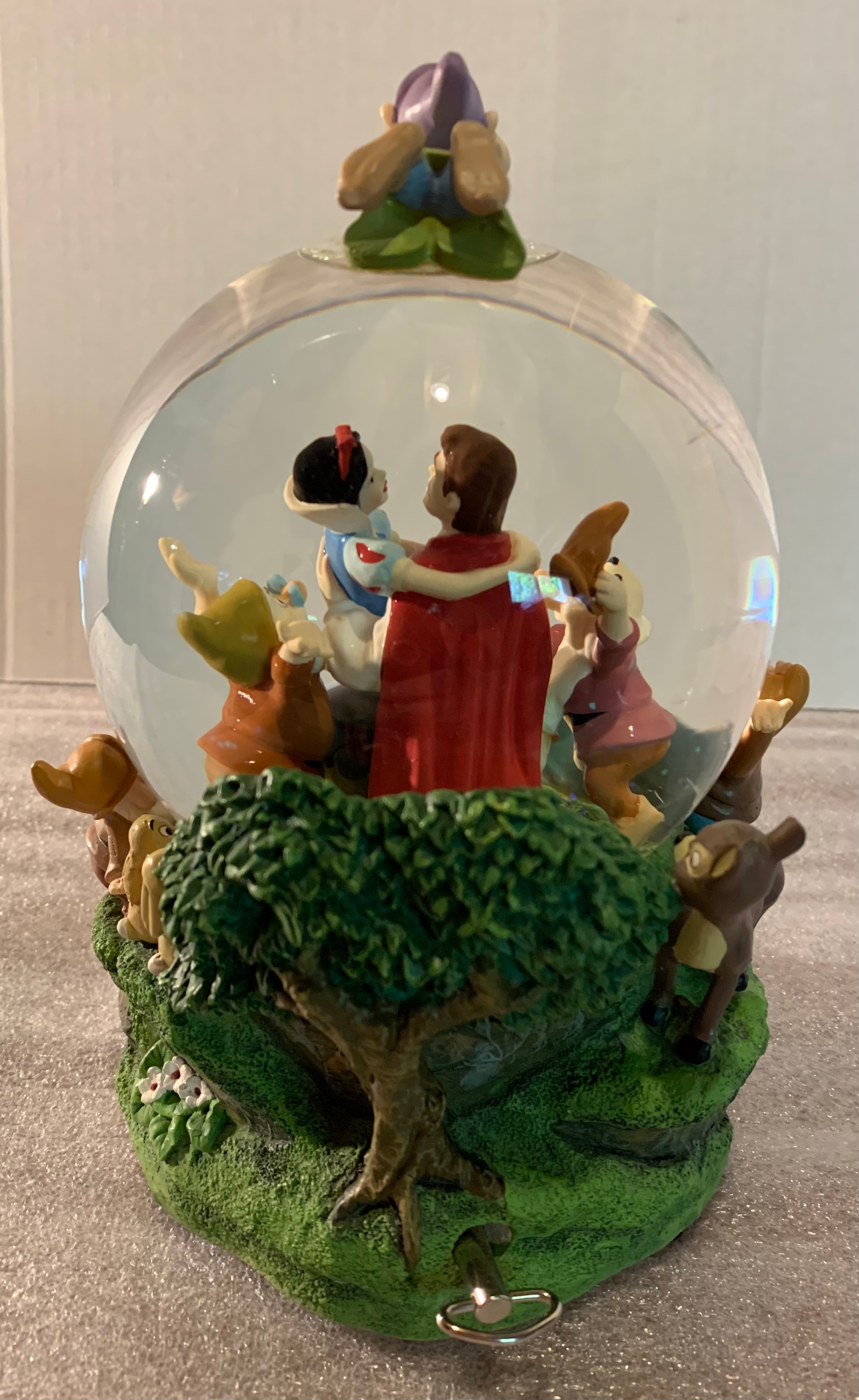 Disney Snow White & 7 Dwarf Musical Snow Globe - photo 3