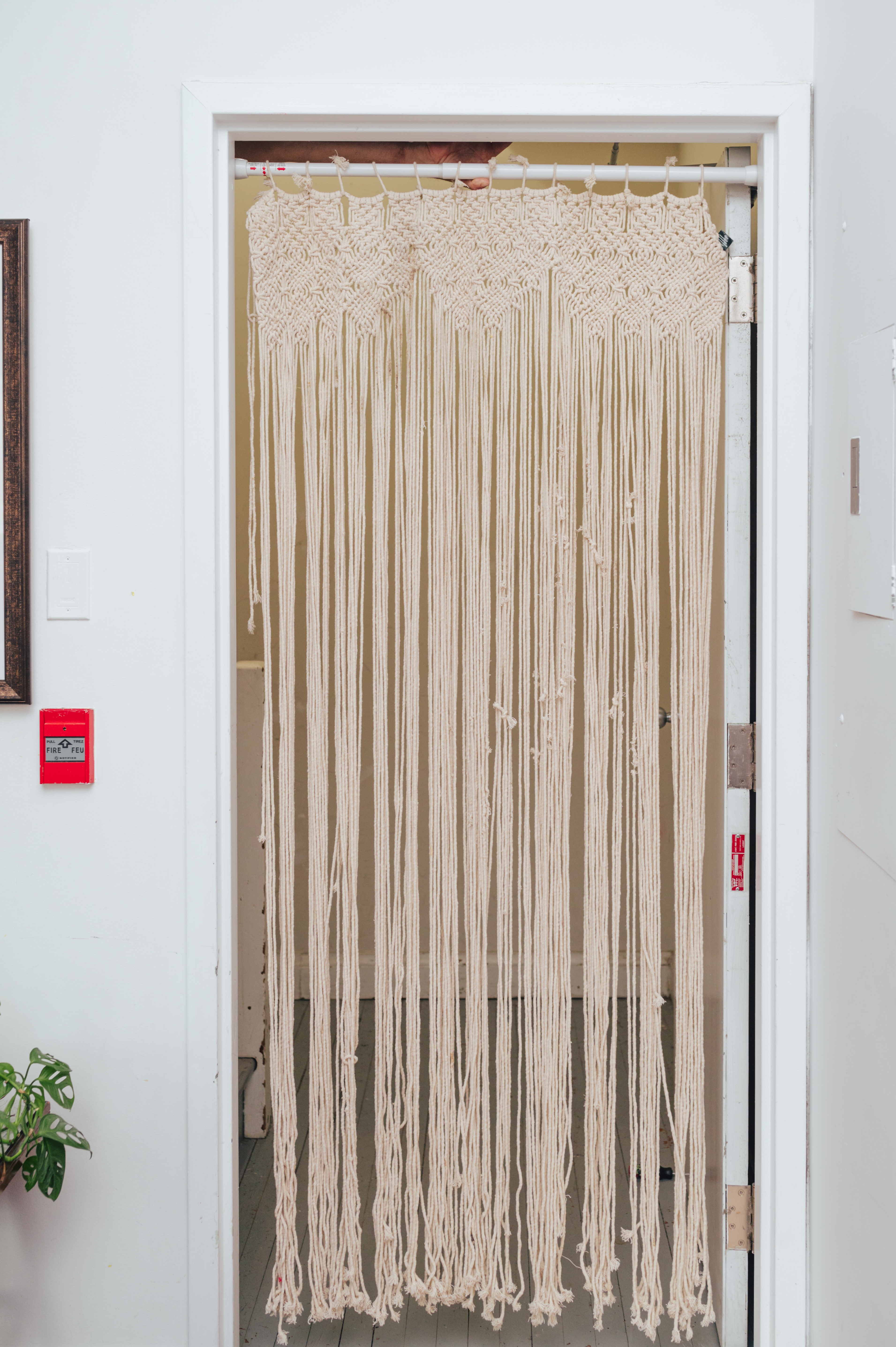1970s Macramé Hanging Divider / Wall Hanging with Brass Rod - photo 5