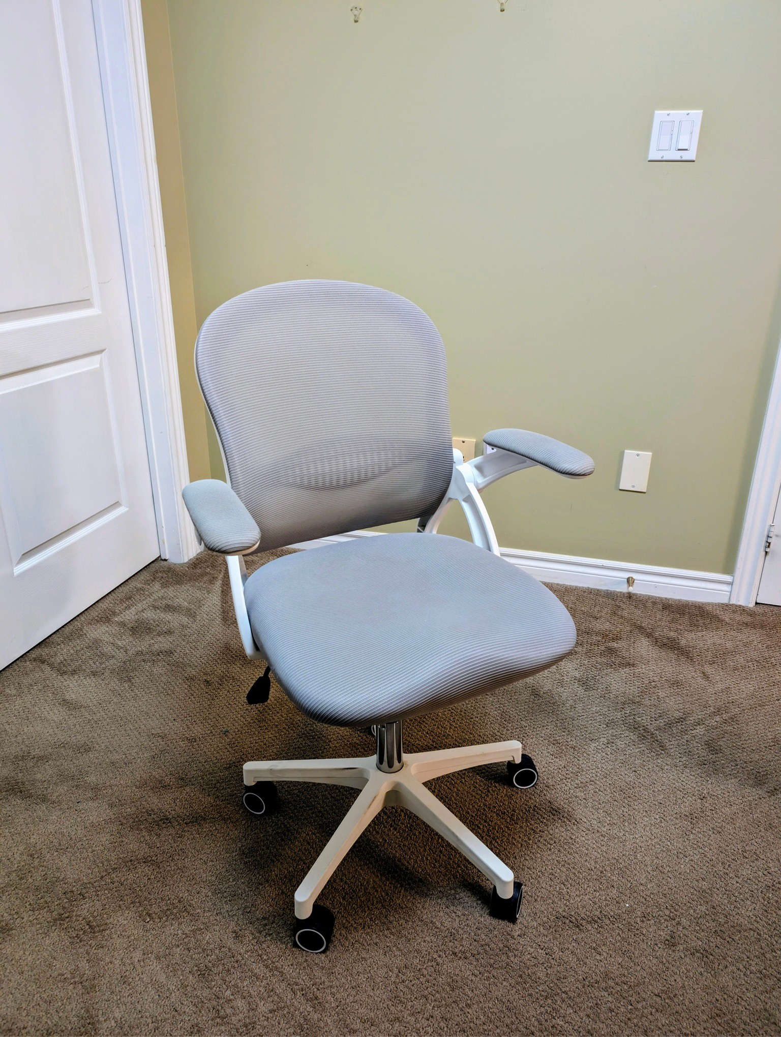 Ergonomic Mesh Office Chair & Flat Computer Desk 40" x 19" x 29" - photo 2