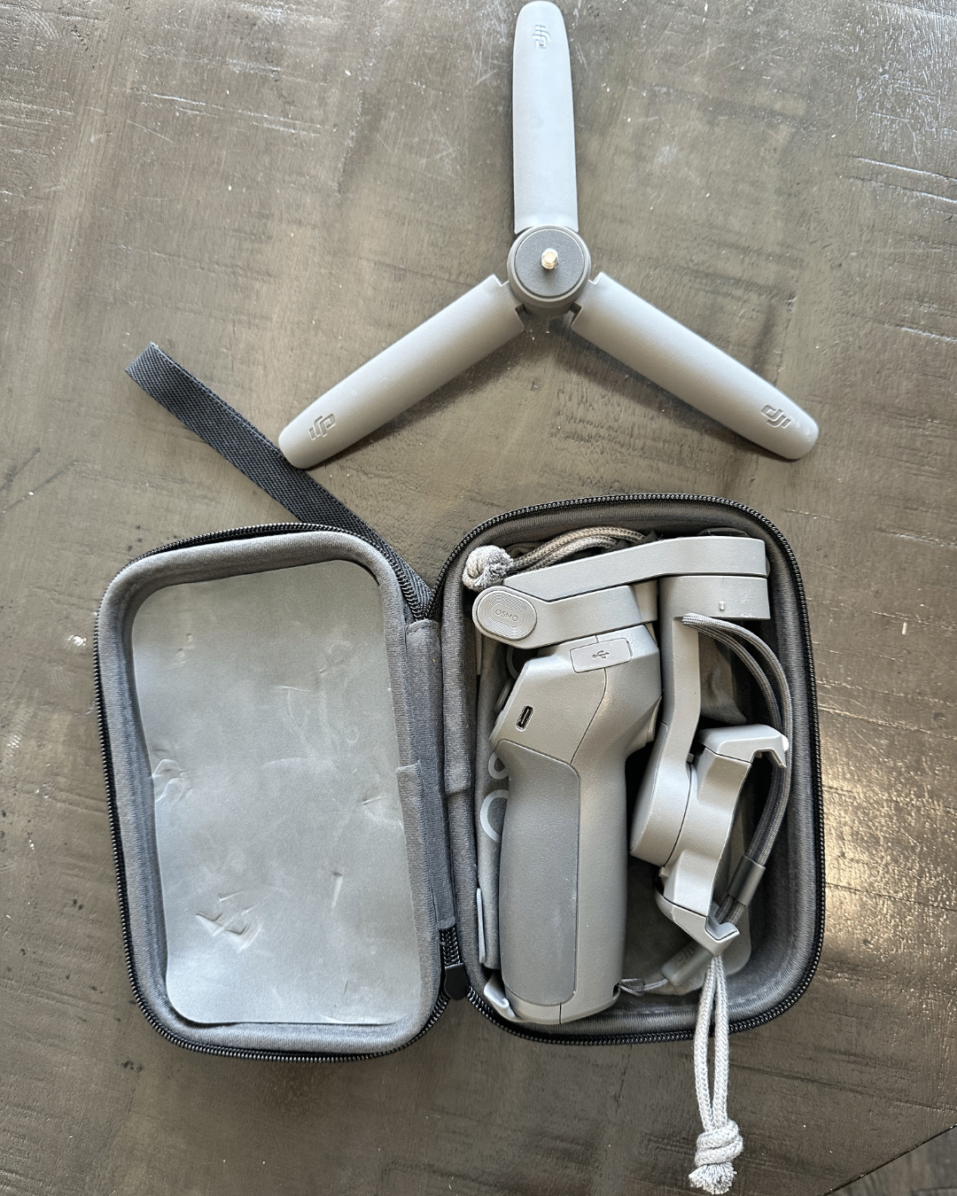 DJI Osmo Mobile 3 Combo Gimbal + Tripod + Case 📱🎥 - photo 2