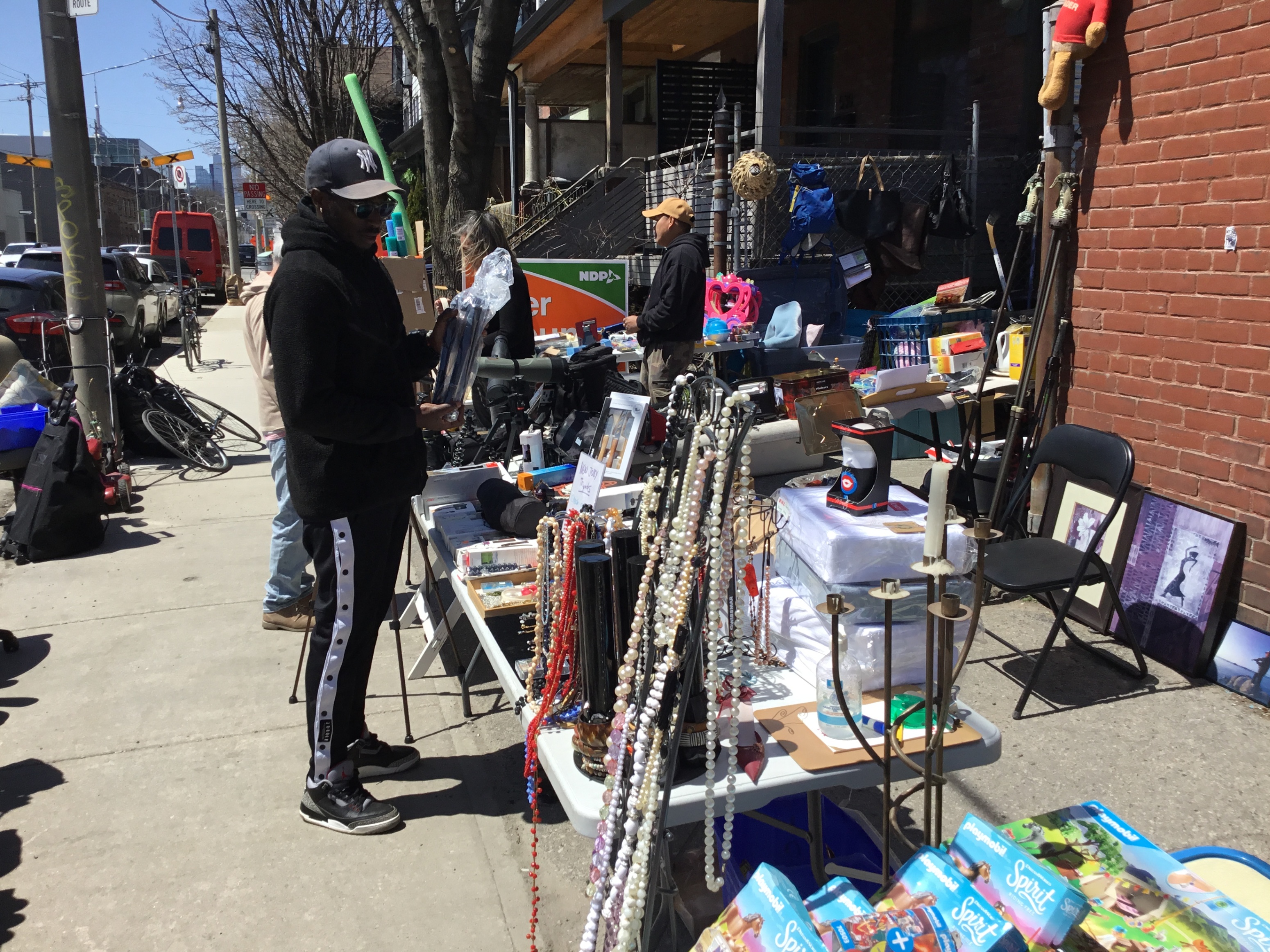 Indoor / Outdoor Garage Sale & Thrift We take E-transfer! - photo 4