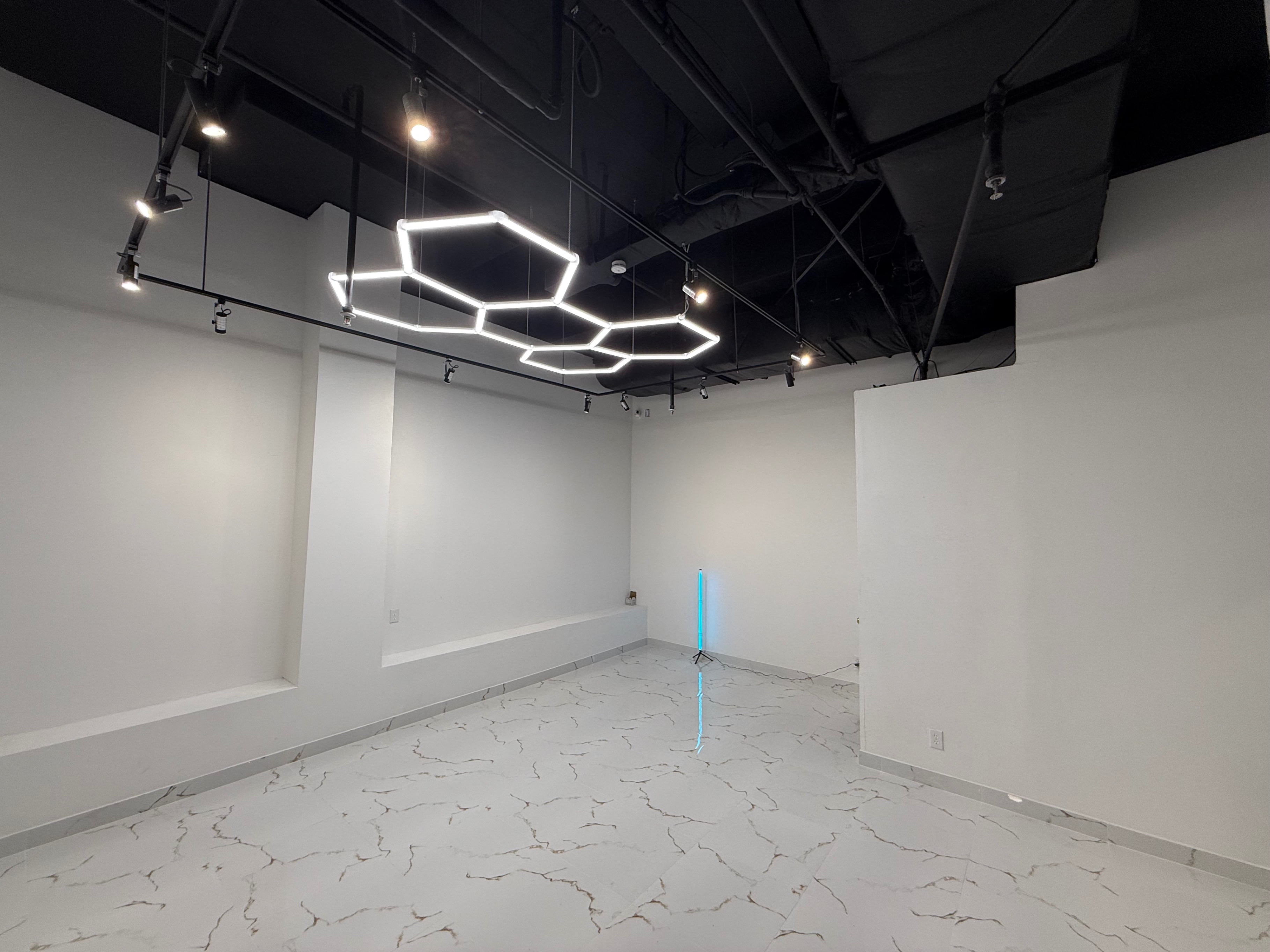 Commercial Property For Sale In A Busy Mall In Downtown Toronto - photo 4