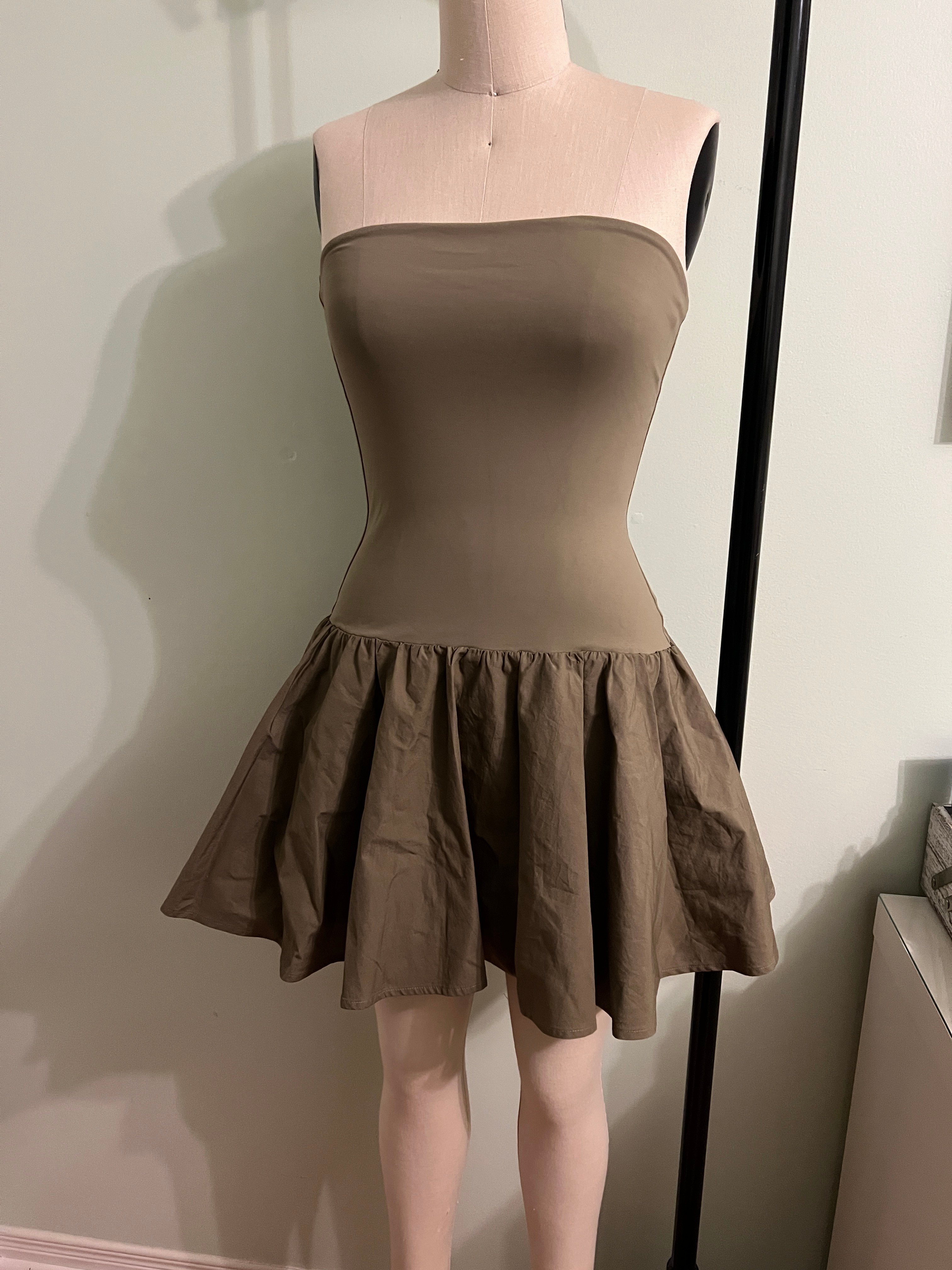 BNWT Aritizia Babaton Dresses Size S