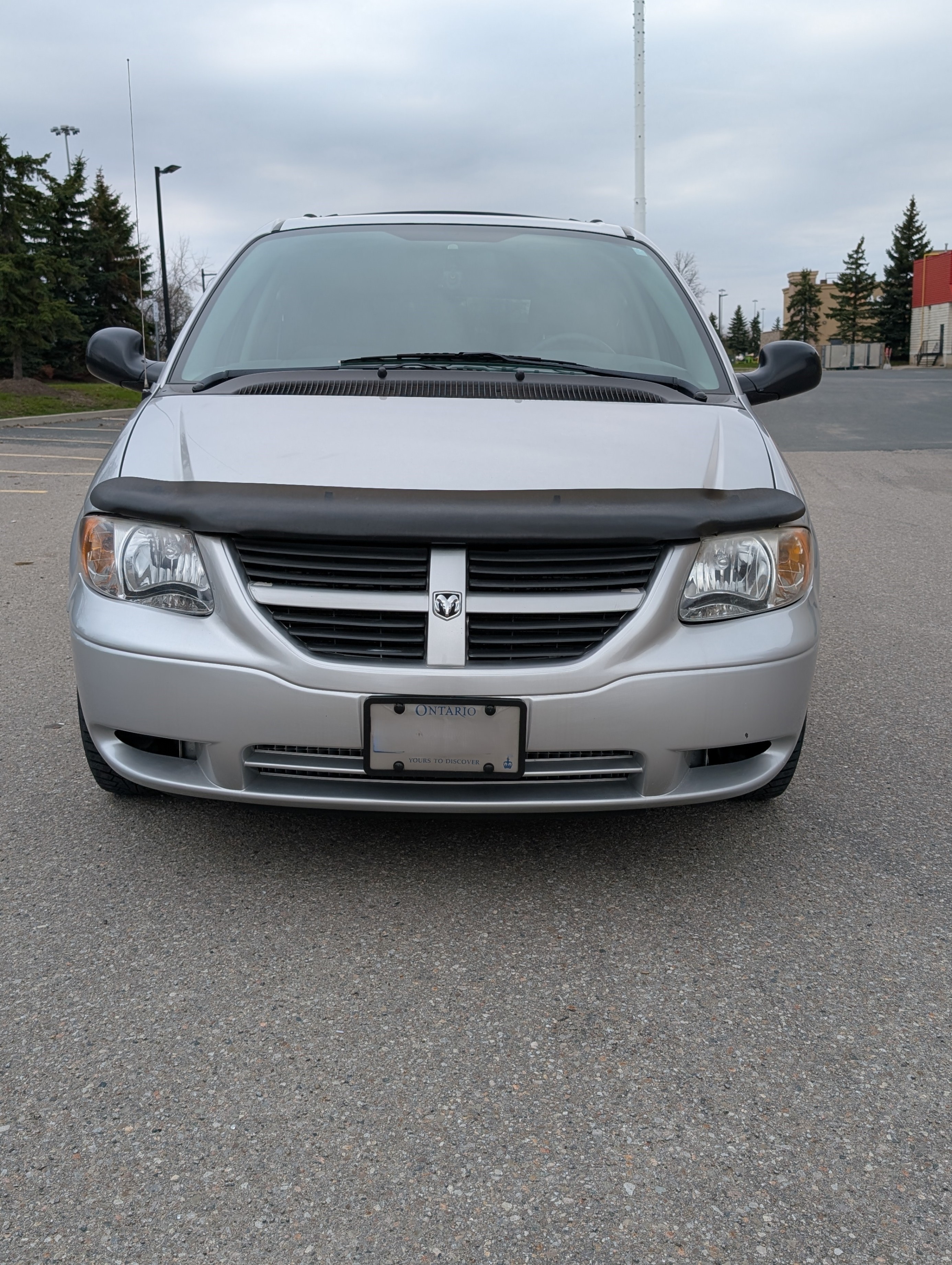 8 Seater Dodge Caravan with Tow package - photo 3