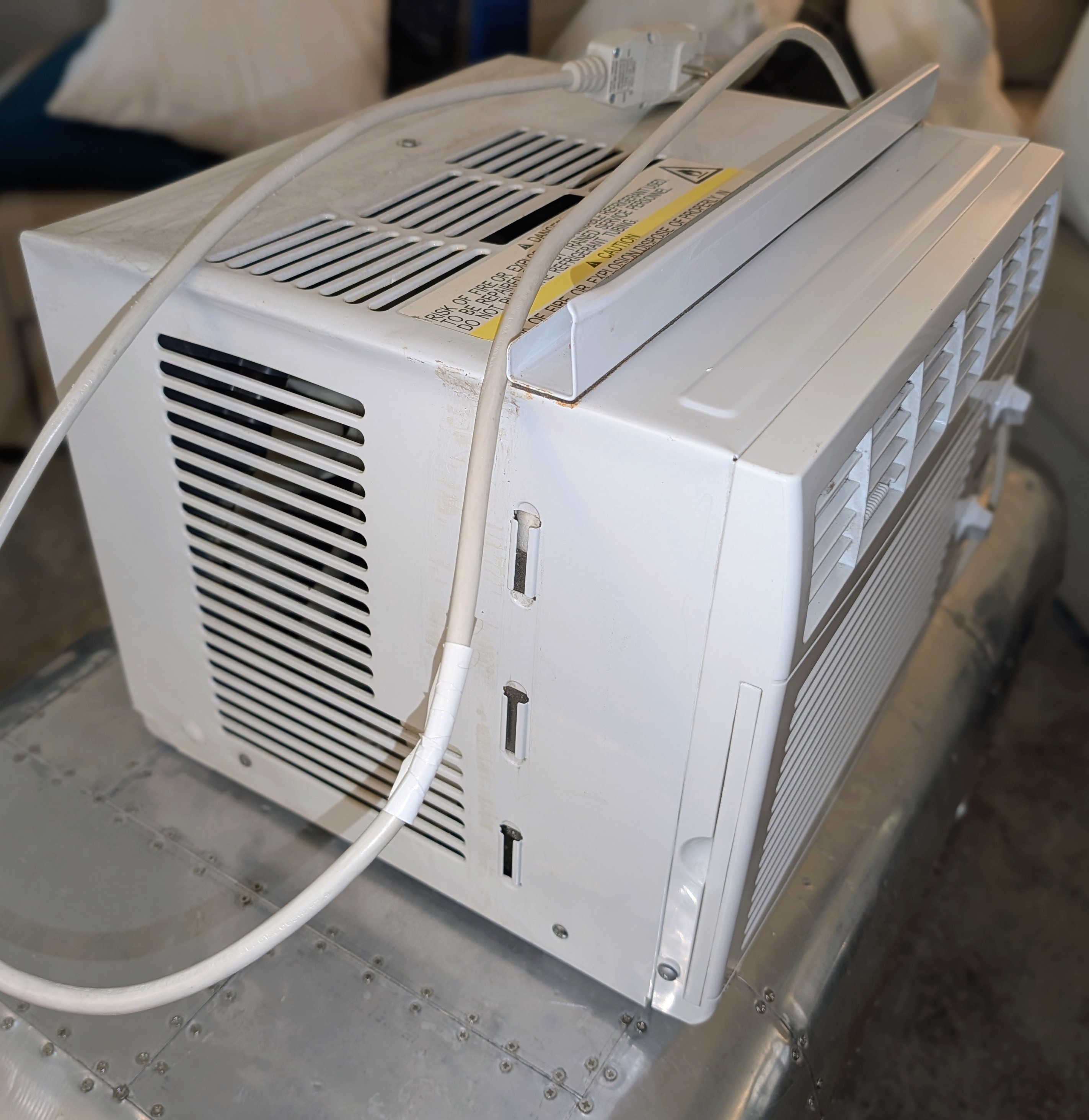 Haier 5,000 BTU Window Air Conditioner  Works Great, blows Cold! - photo 5