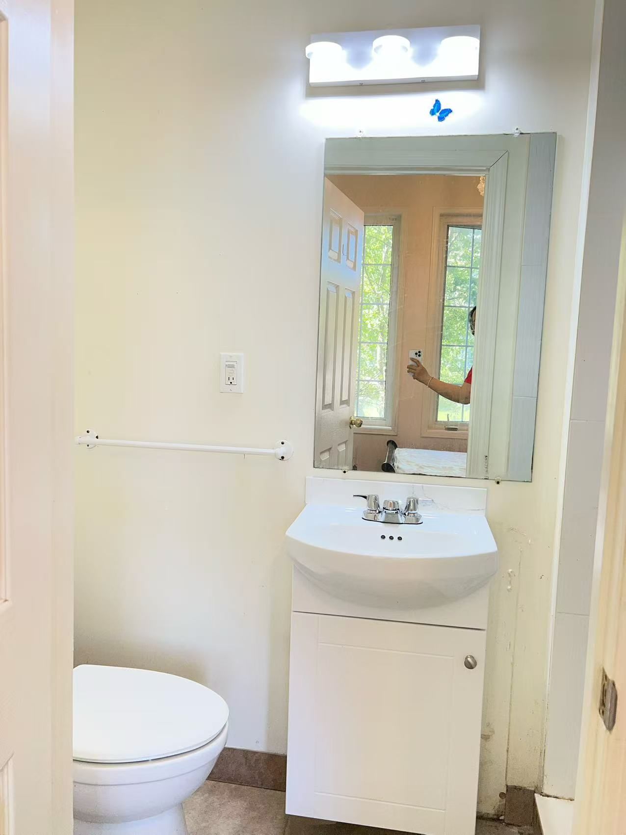York Uni. 1 room with private washroom - photo 3