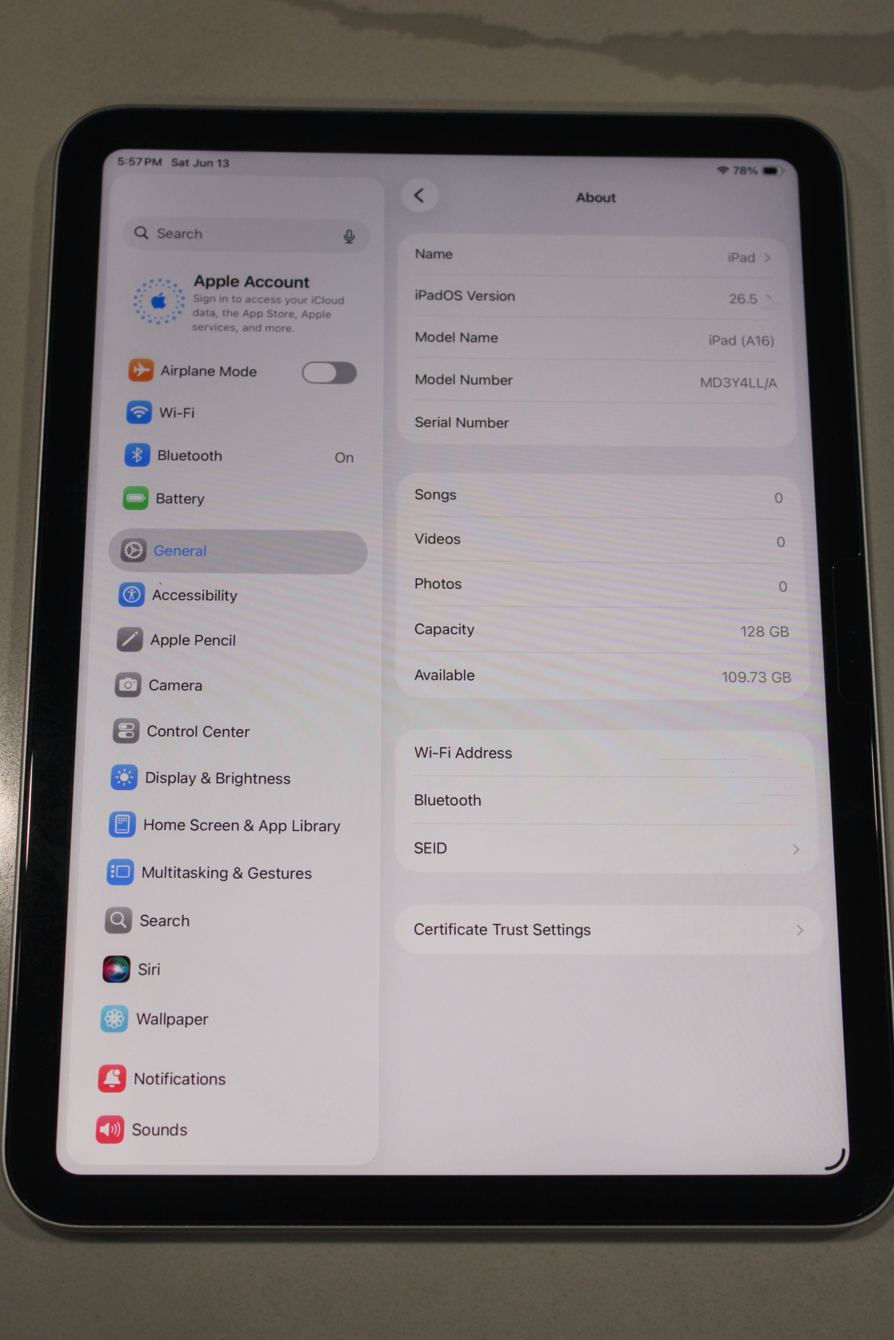 Like New iPad A16 128GB Wi-Fi w/ Apple Pencil - photo 2