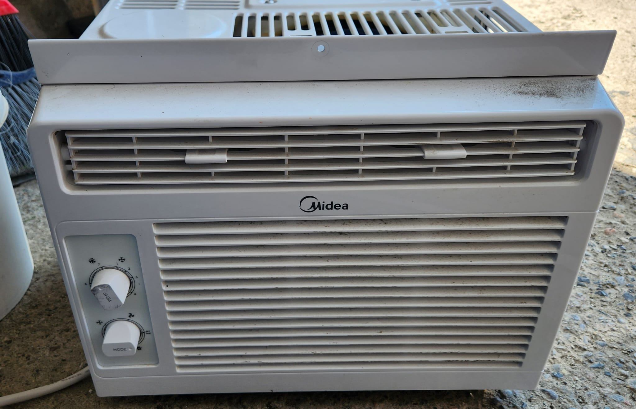 Midea 5000 BTU Window Air Conditioner — Works Great