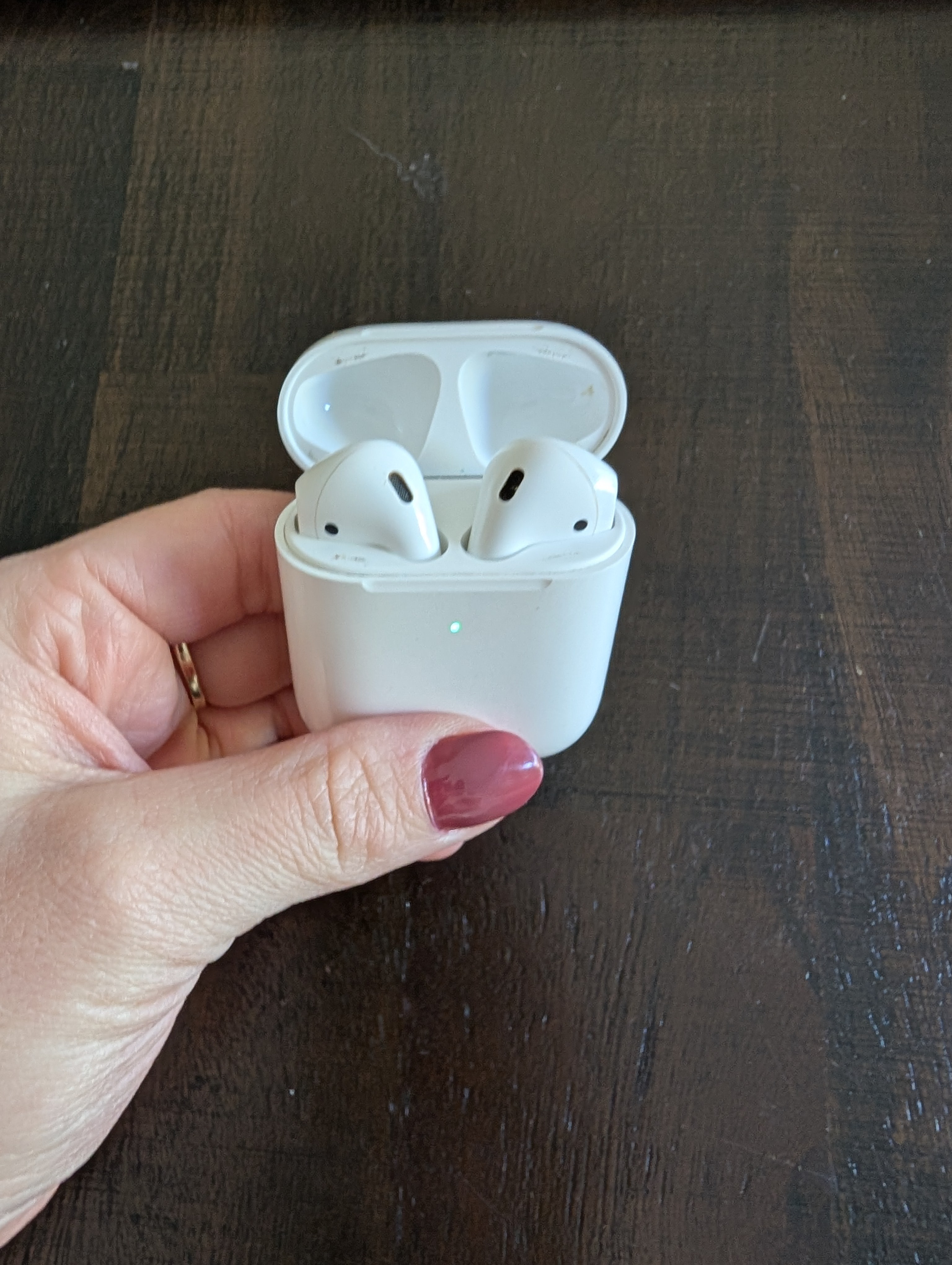 Apple AirPods (2nd gen) Wireless Earbuds with Charging Case - photo 3