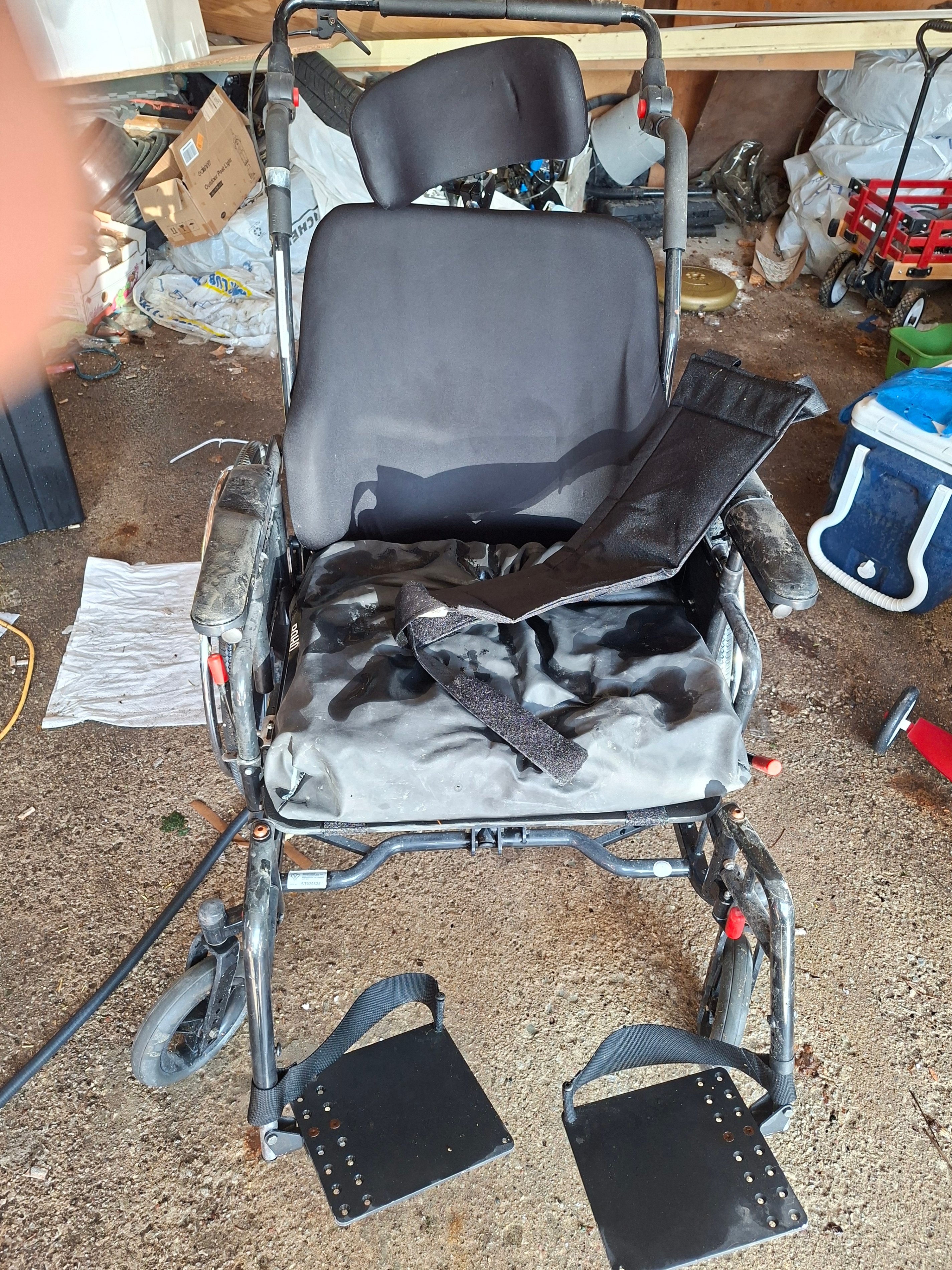 Heavy-duty wheelchair