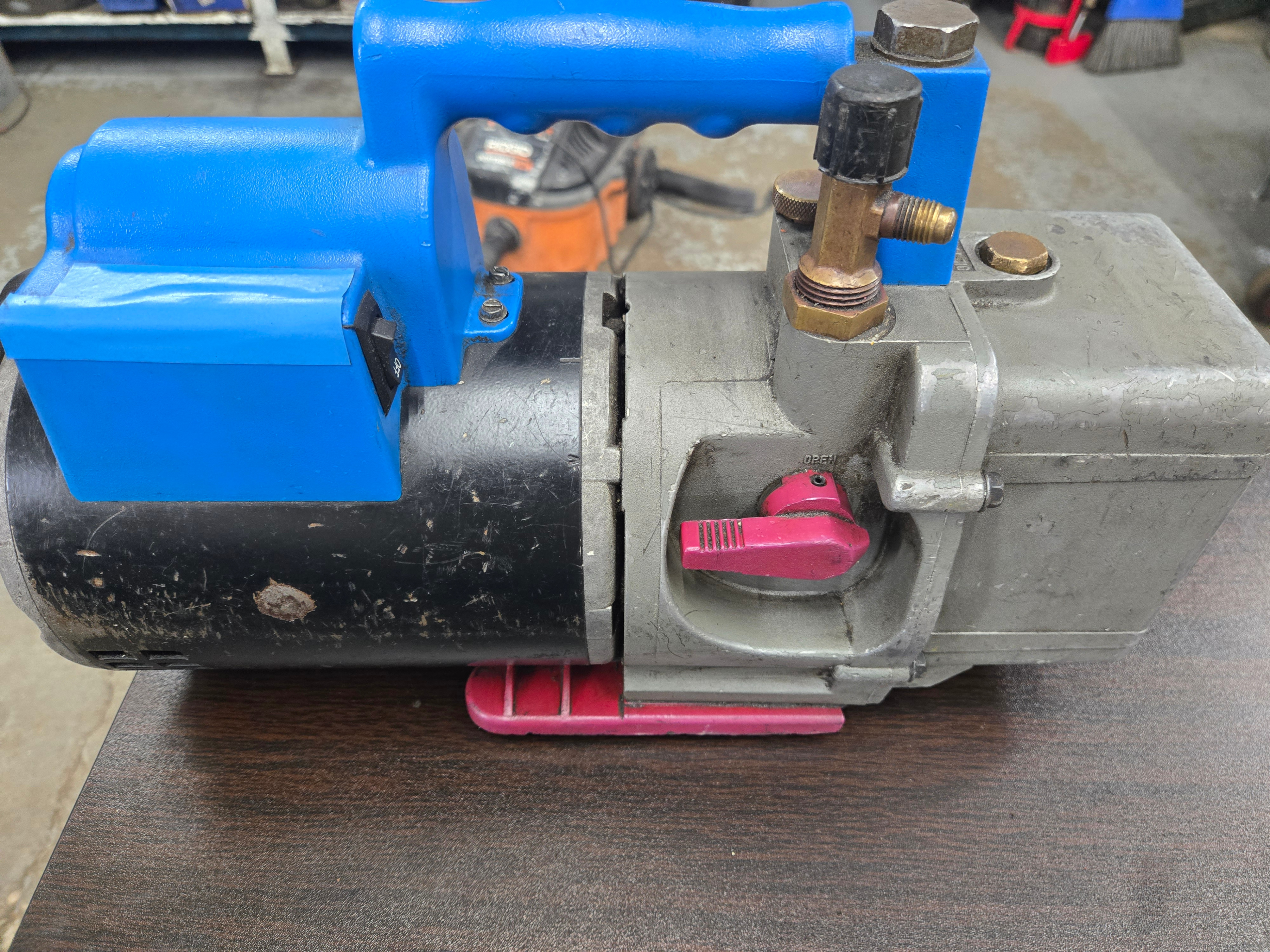 Robinair vacuum pump