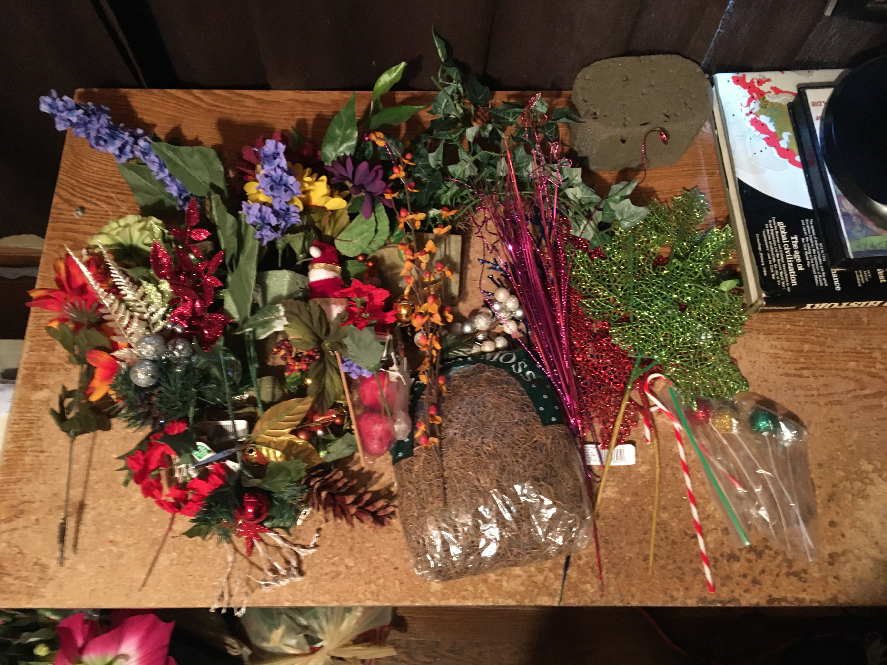 HUGE LOT FAKE ARTIFICIAL FLOWERS FLORAL VARIOUS SIZES/COLORS - photo 4