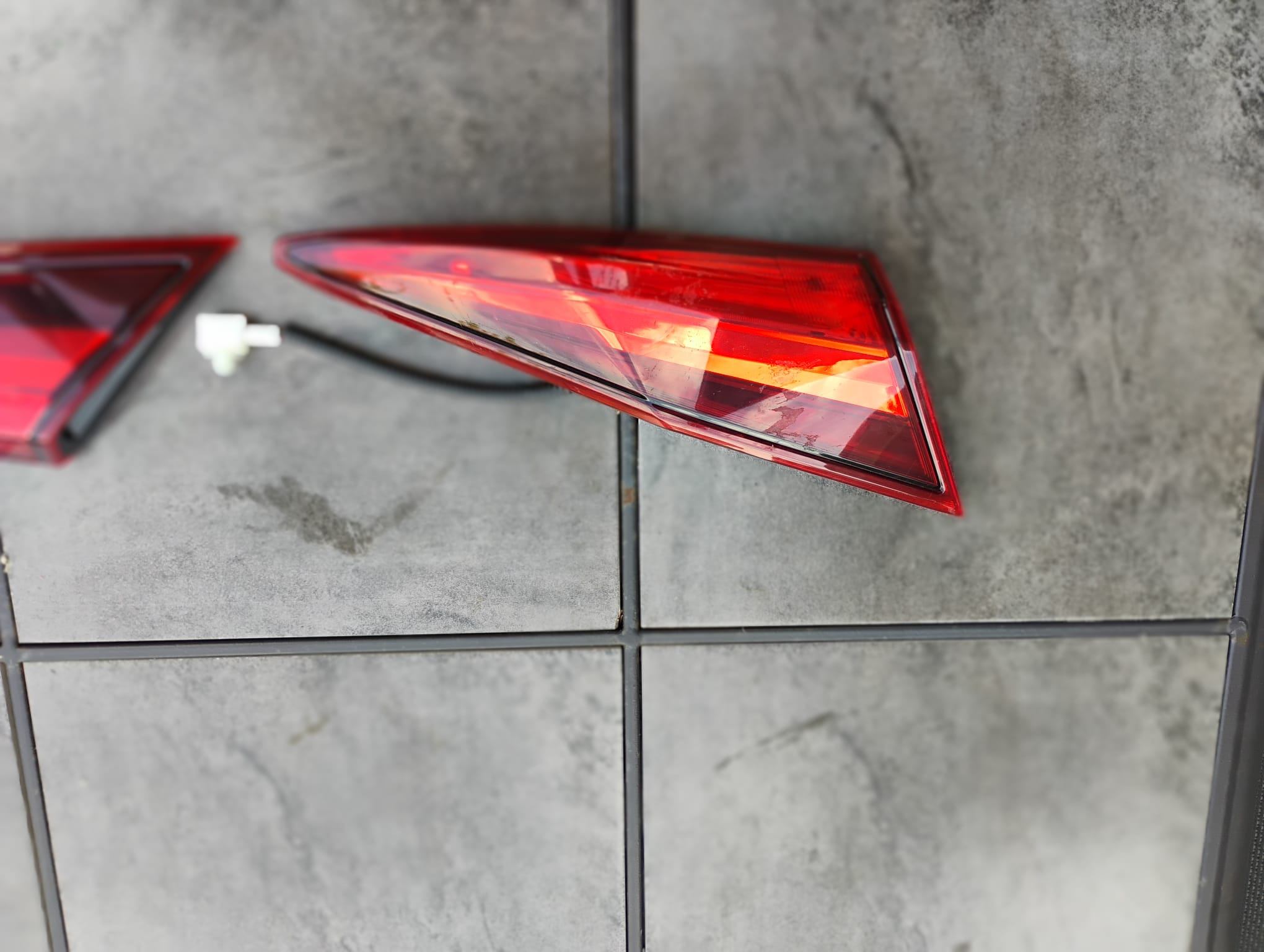 OEM  2016-20 Honda Civic-Sedan Rear light assemb - photo 2